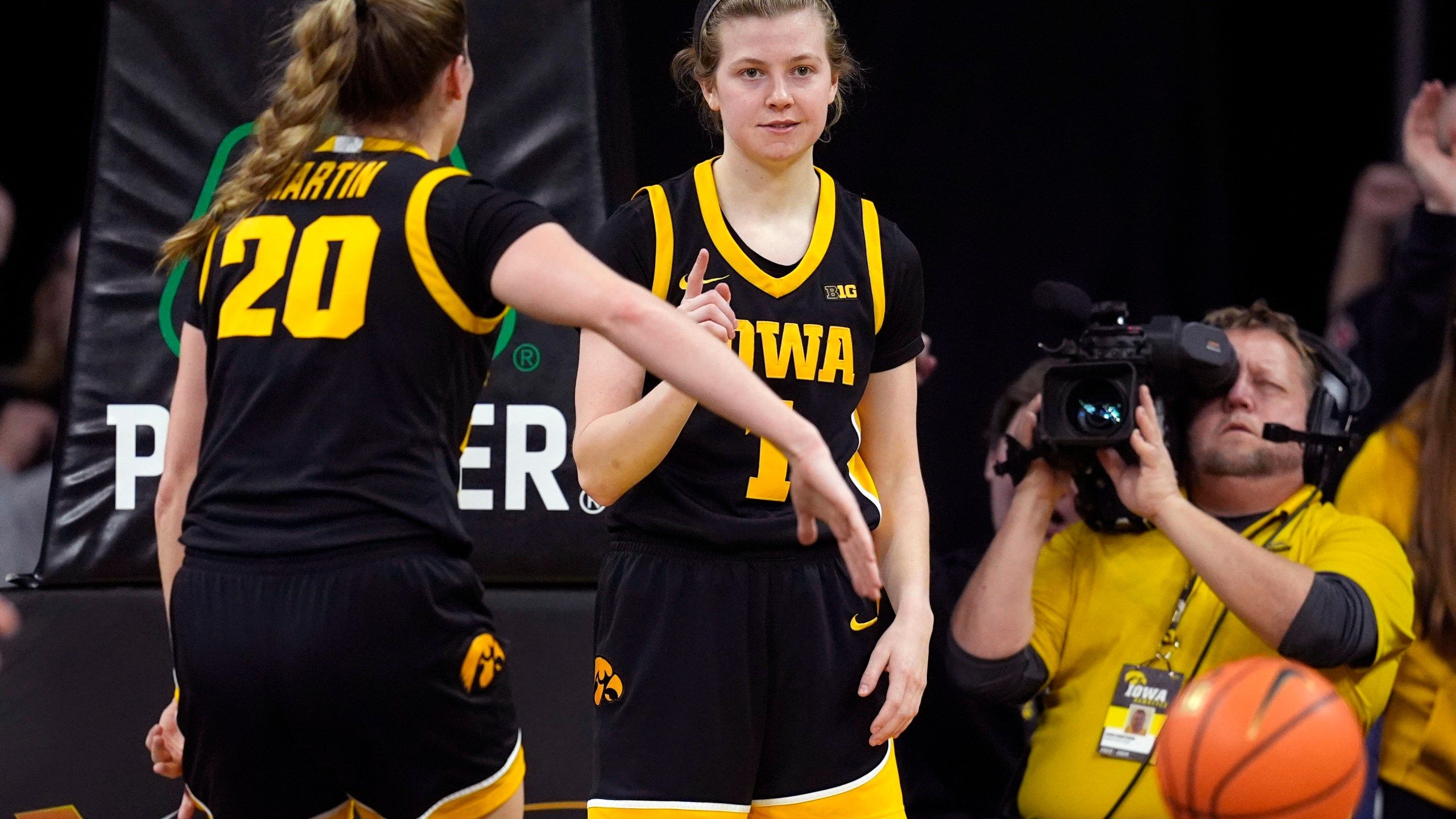 2560x1440 Clark Moves Up Career Scoring List As No. 2 Iowa Defeats Wisconsin, 96 50