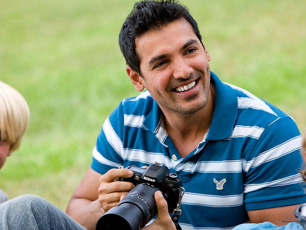 1024x768 John Abraham Smile HD wallpaper