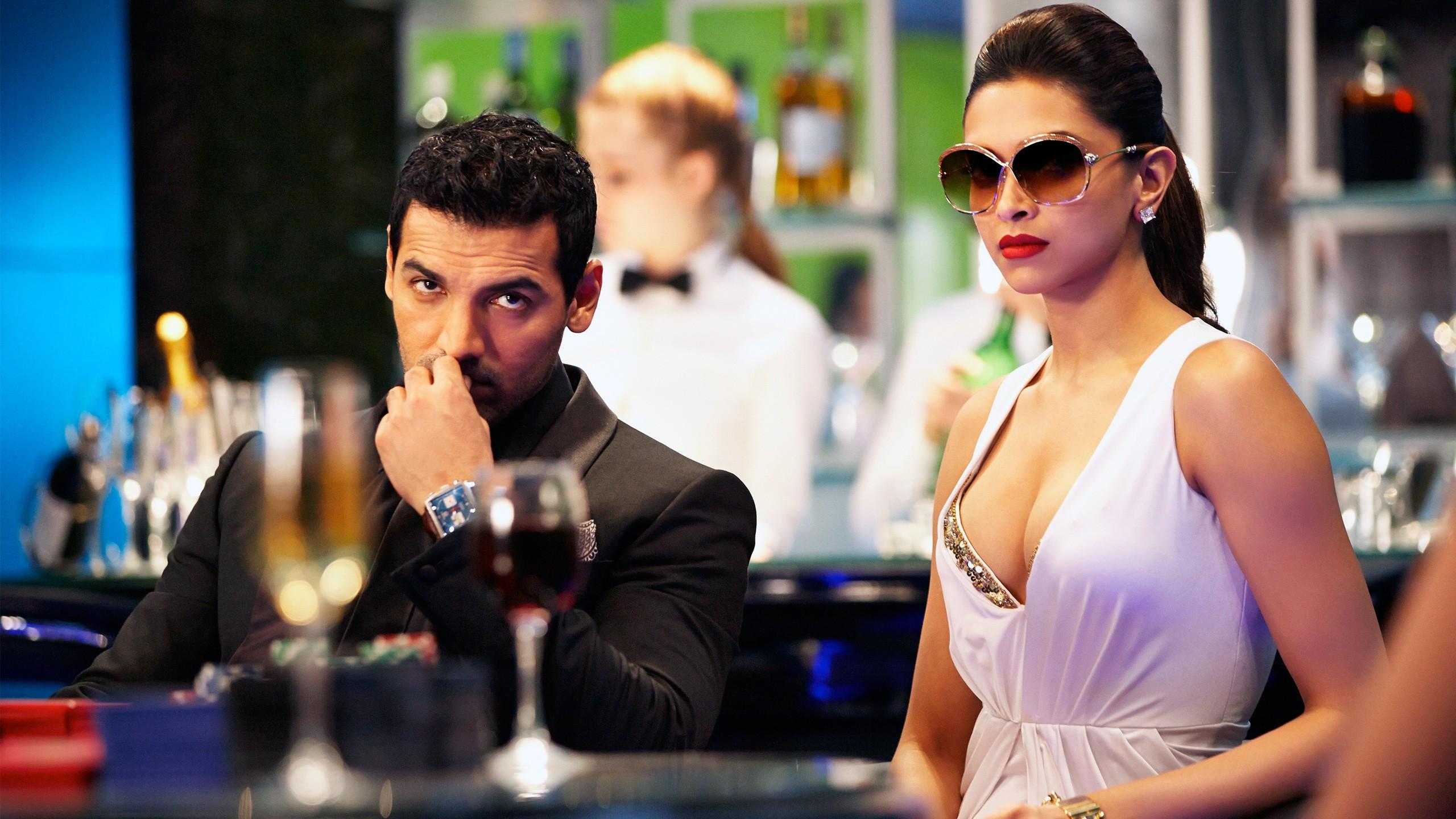 2560x1440 John Abraham Deepika Padukone wallpaper