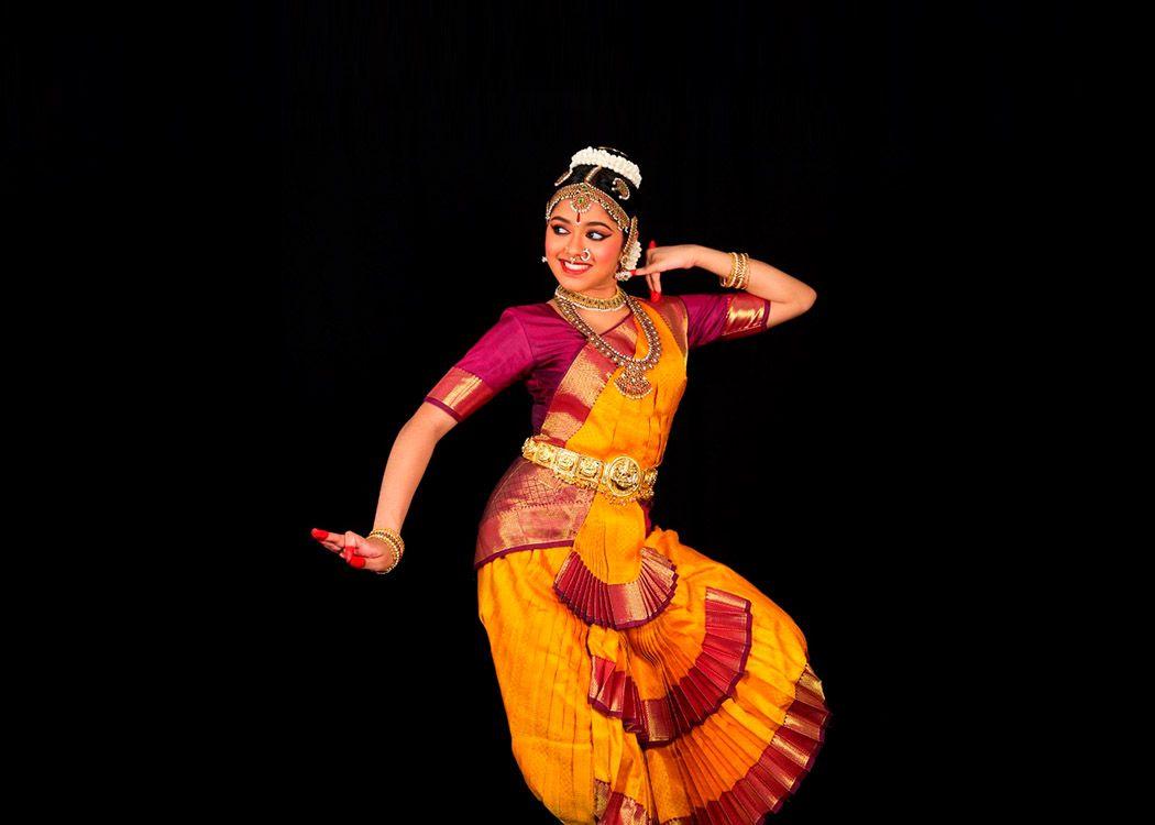 1050x750 Indian Dance Wallpaper