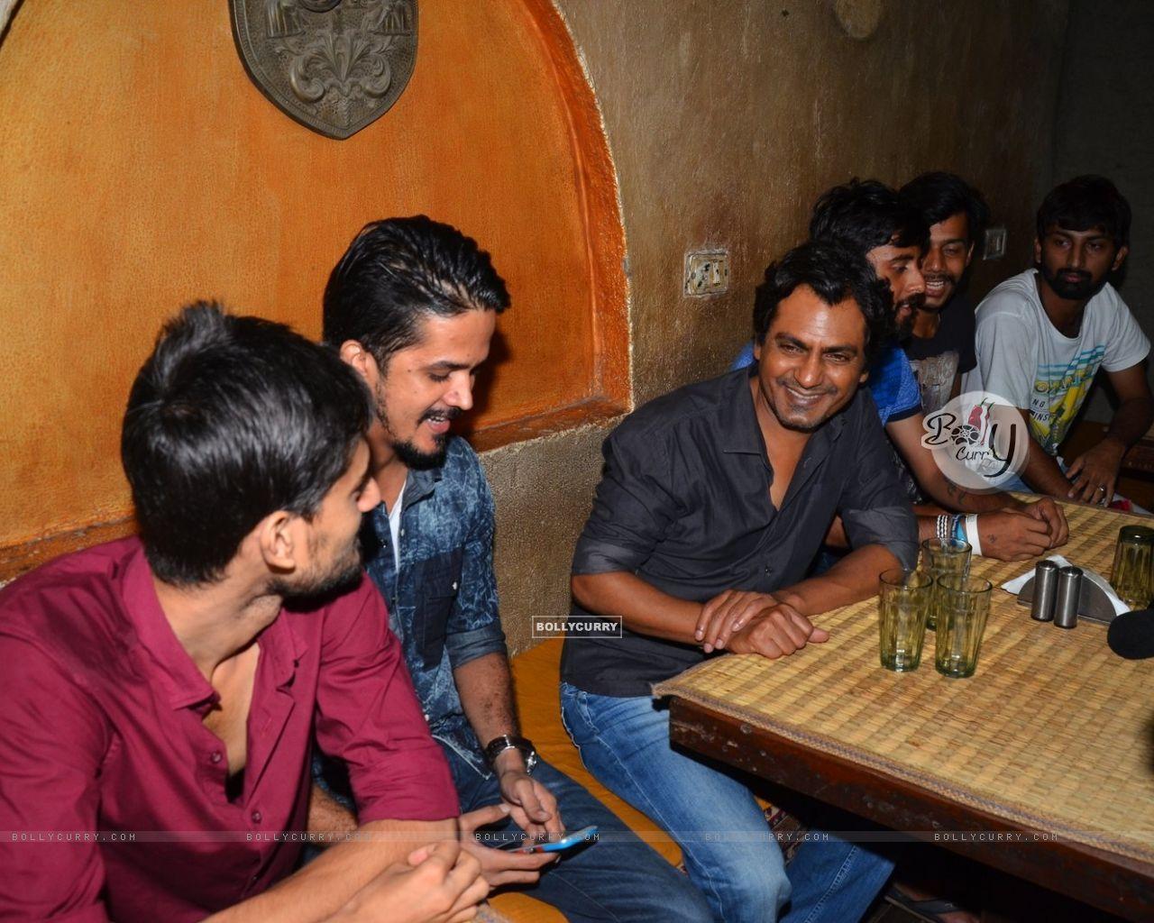 1280x1024 Wallpaper Siddiqui Promotes his film 'Raman Raghav