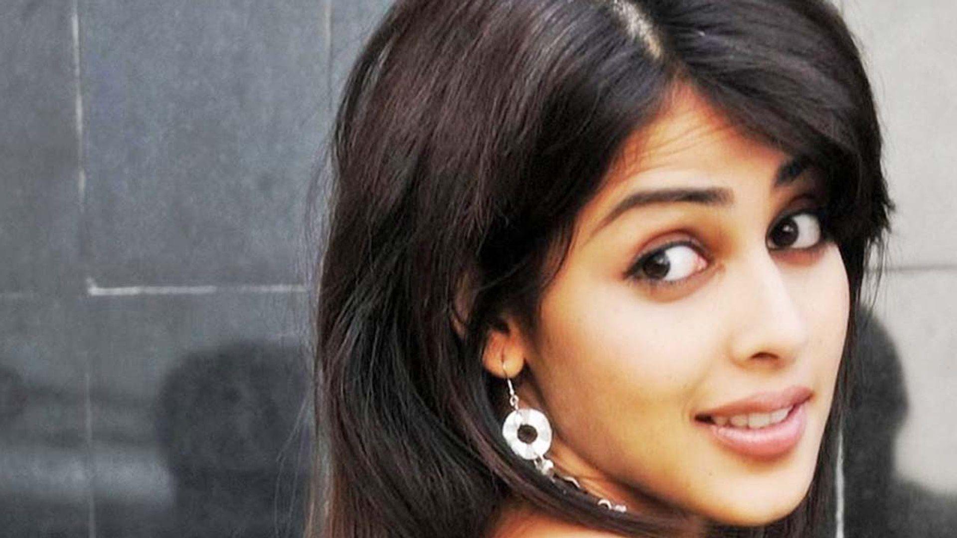 1920x1080 Genelia D'Souza Biography: Life History. Career. Unknown Facts