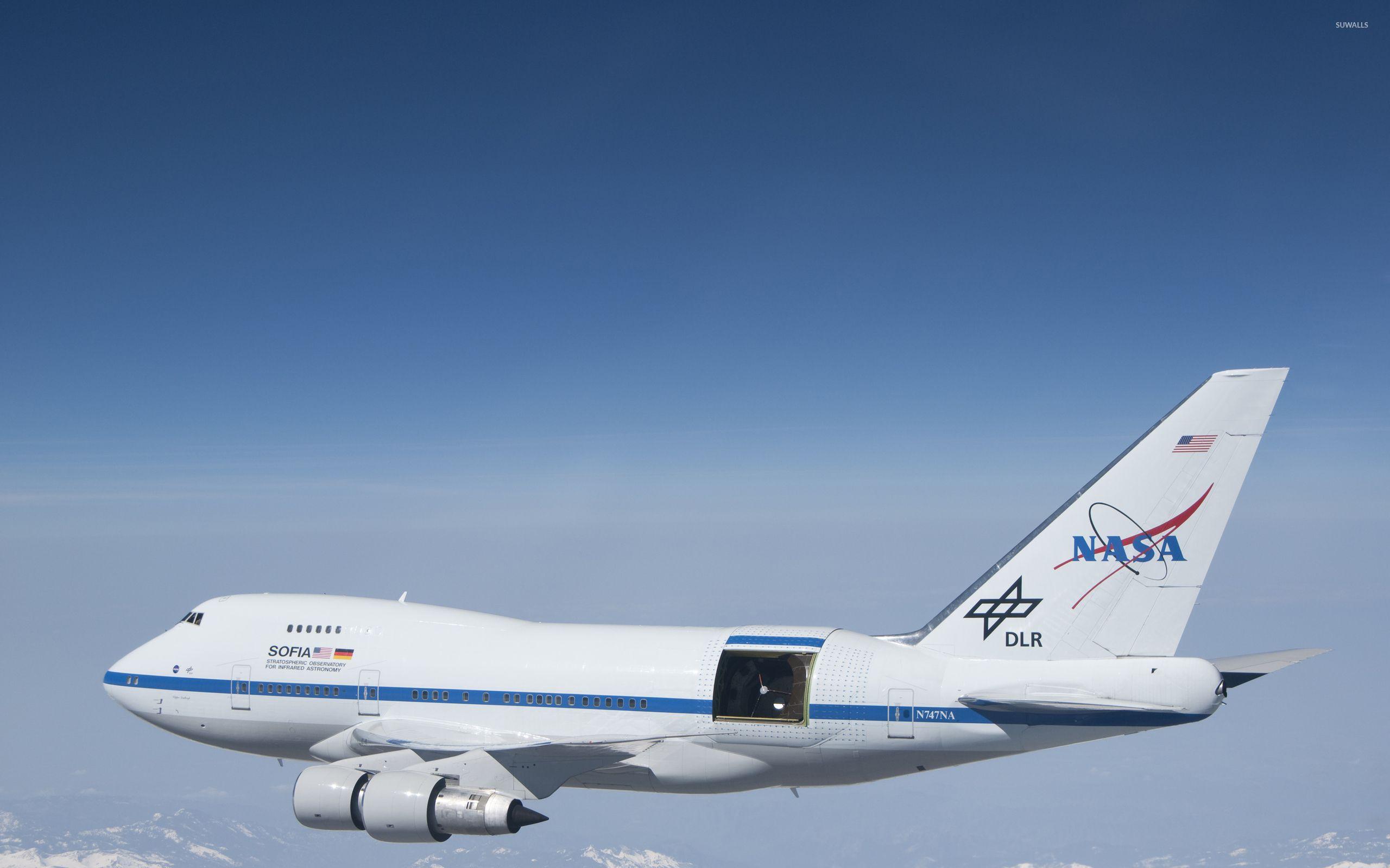 2560x1600 Nasa Boeing 747 In Flight Wallpaper Wallpaper