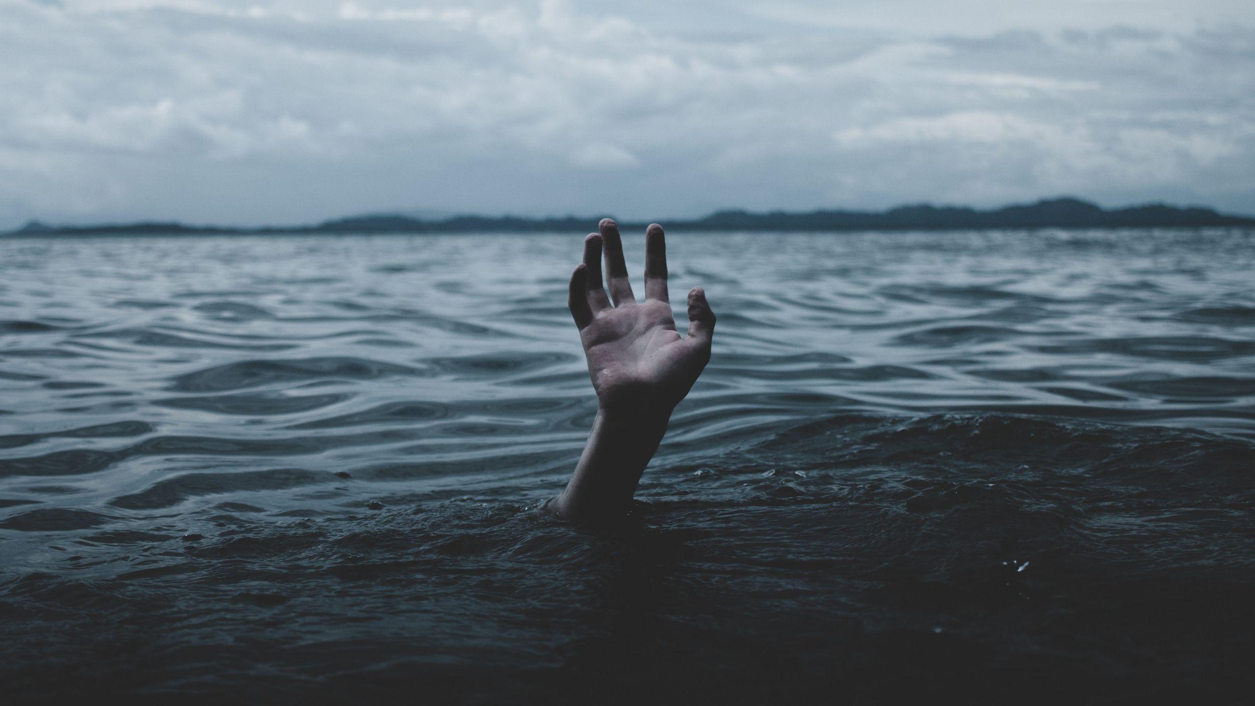 2560x1440 water, hand, sea desktop PC and Mac wallpaper