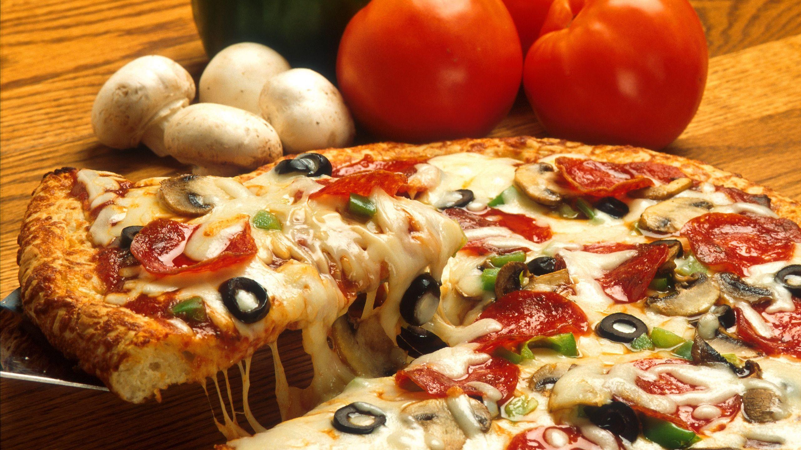 2560x1440 Delicious Food Olives Pizza desktop PC and Mac wallpaper