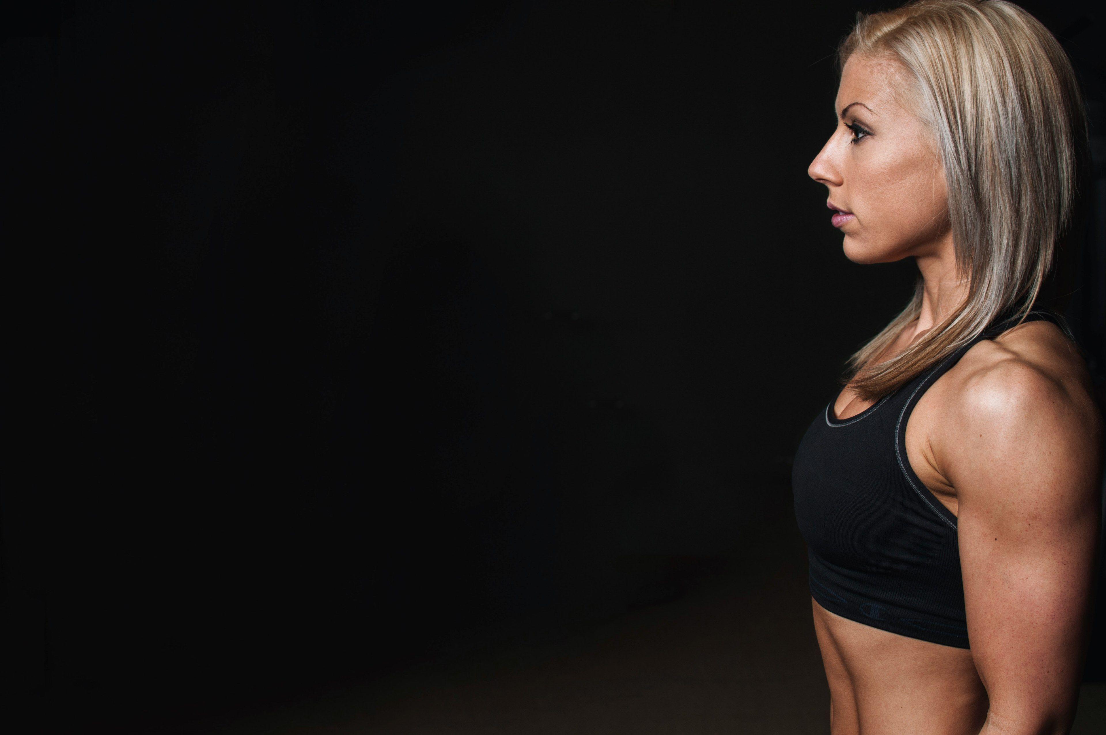 3840x2550 a fit blonde woman wearing a black sports bra at world gymworld