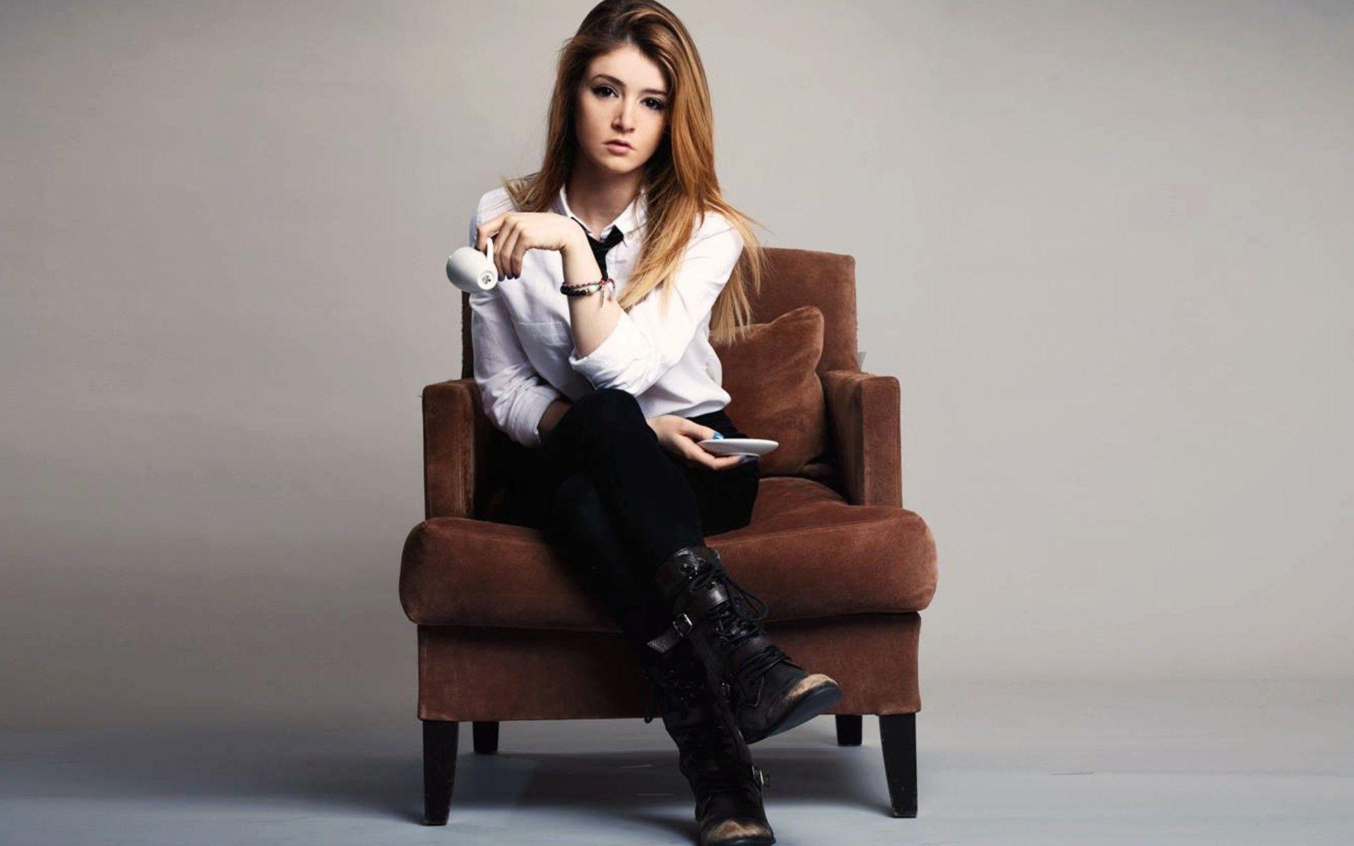 1920x1200 Free download 32 Chrissy Costanza Wallpaper [1920x1200]