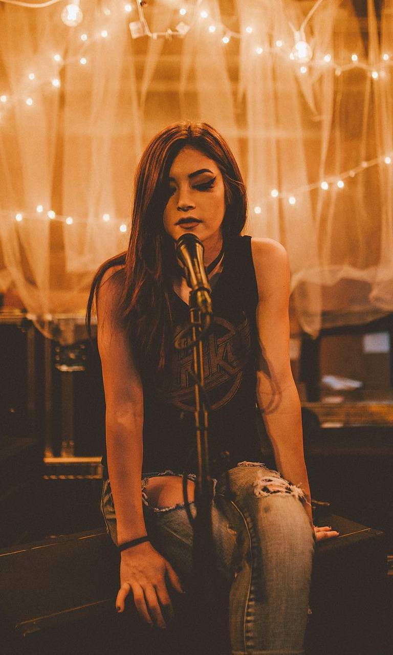 768x1280 chrissy costanza wallpaper