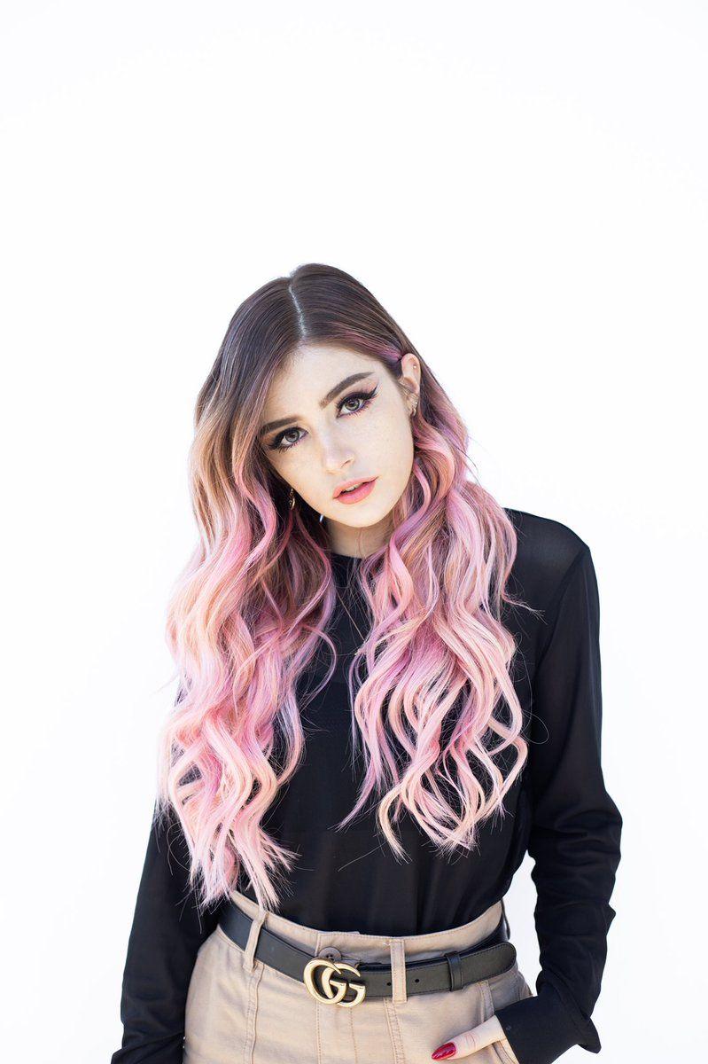 799x1200 Chrissy Costanza went pretty in pink