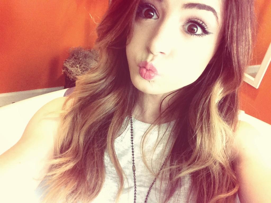 1024x768 Chrissy Costanza wallpaperx768
