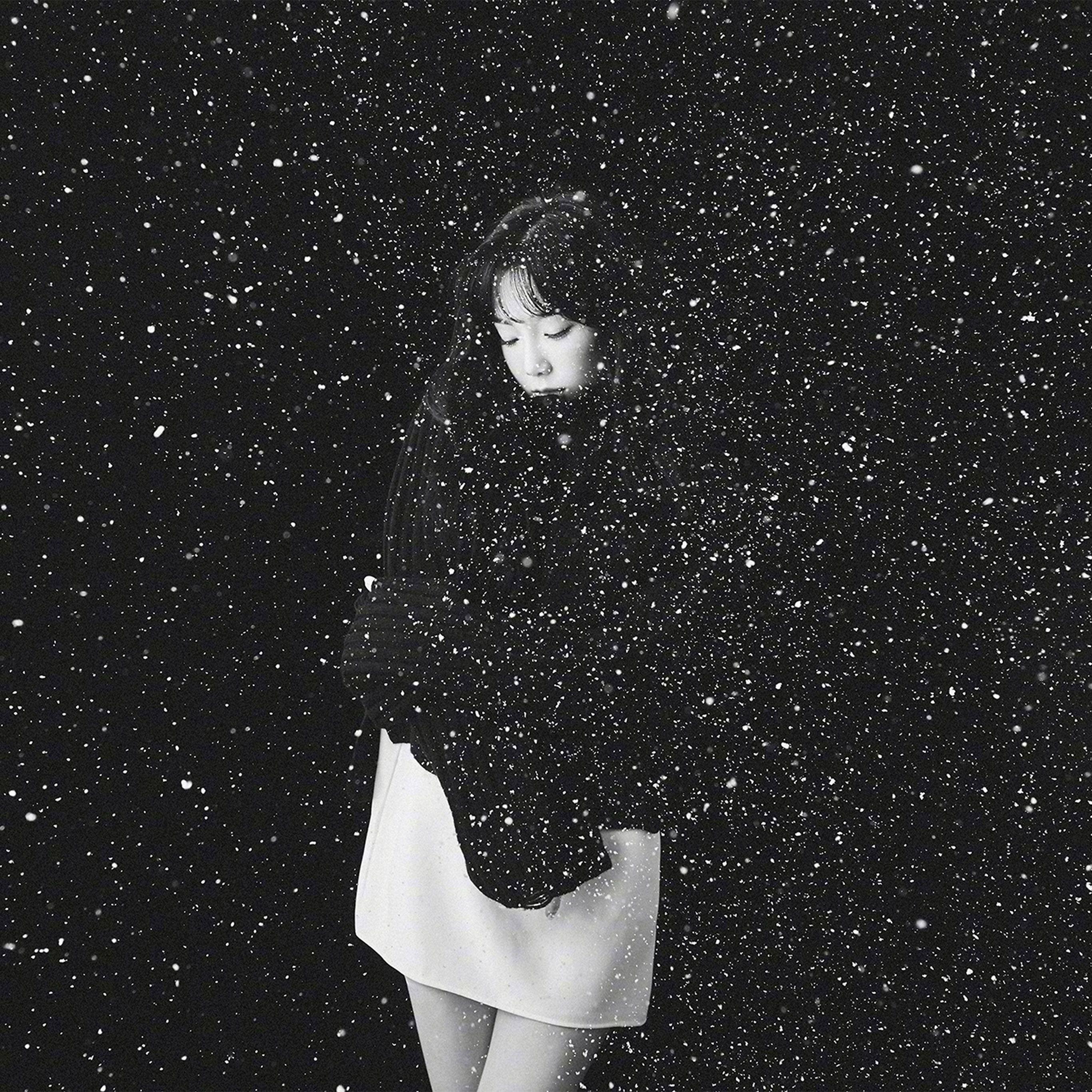 2732x2732 Snow Girl Snsd Taeyeon Black Bw Kpop Wallpaper