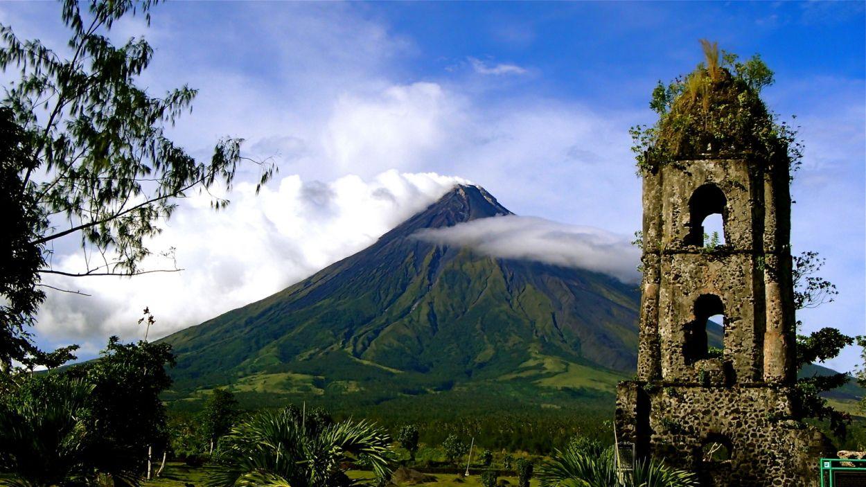 Mayon Volcano Wallpaper