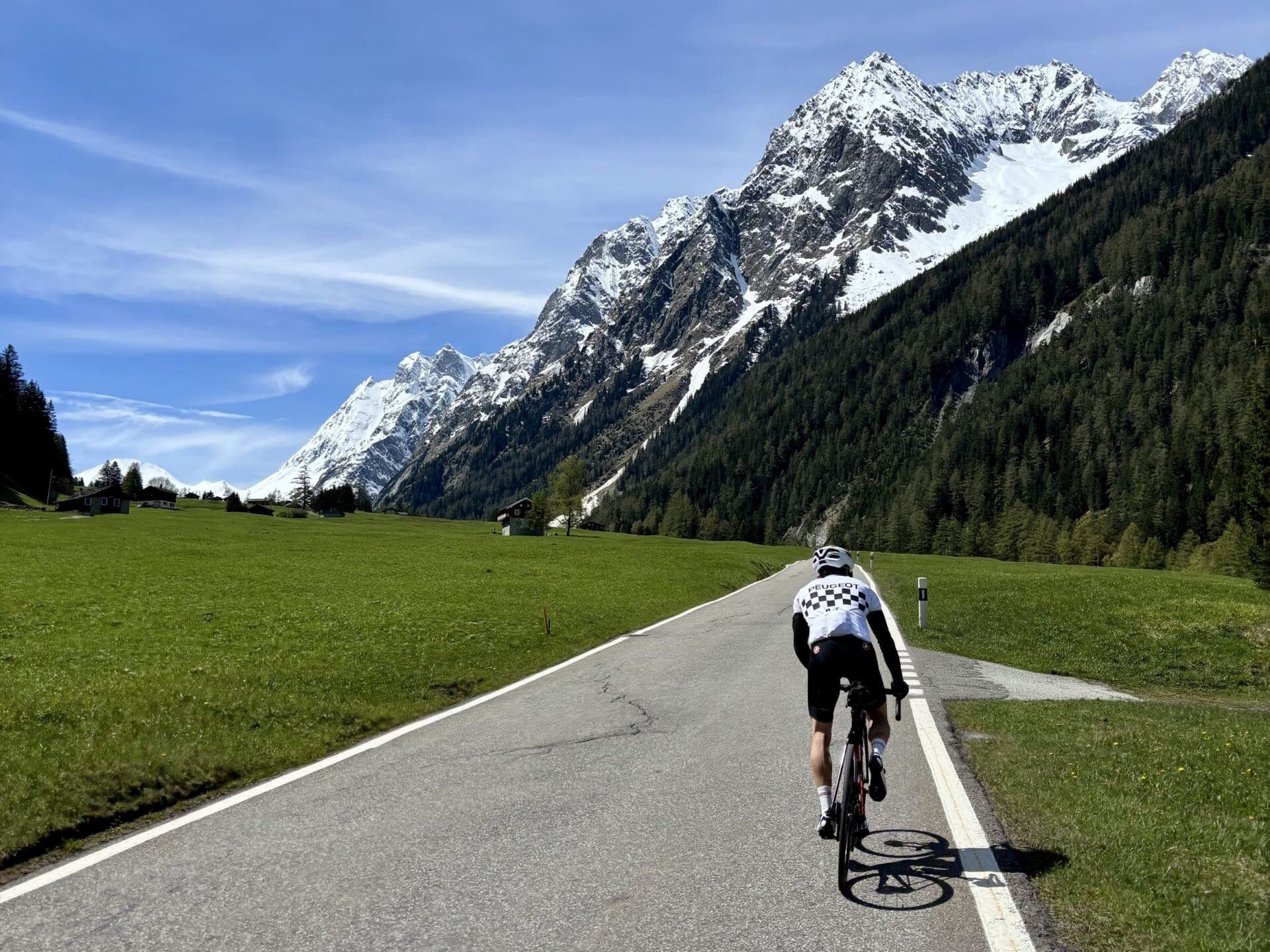 1920x1440 Tour du Mont Blanc: Road Bike Luxury Adventurehours