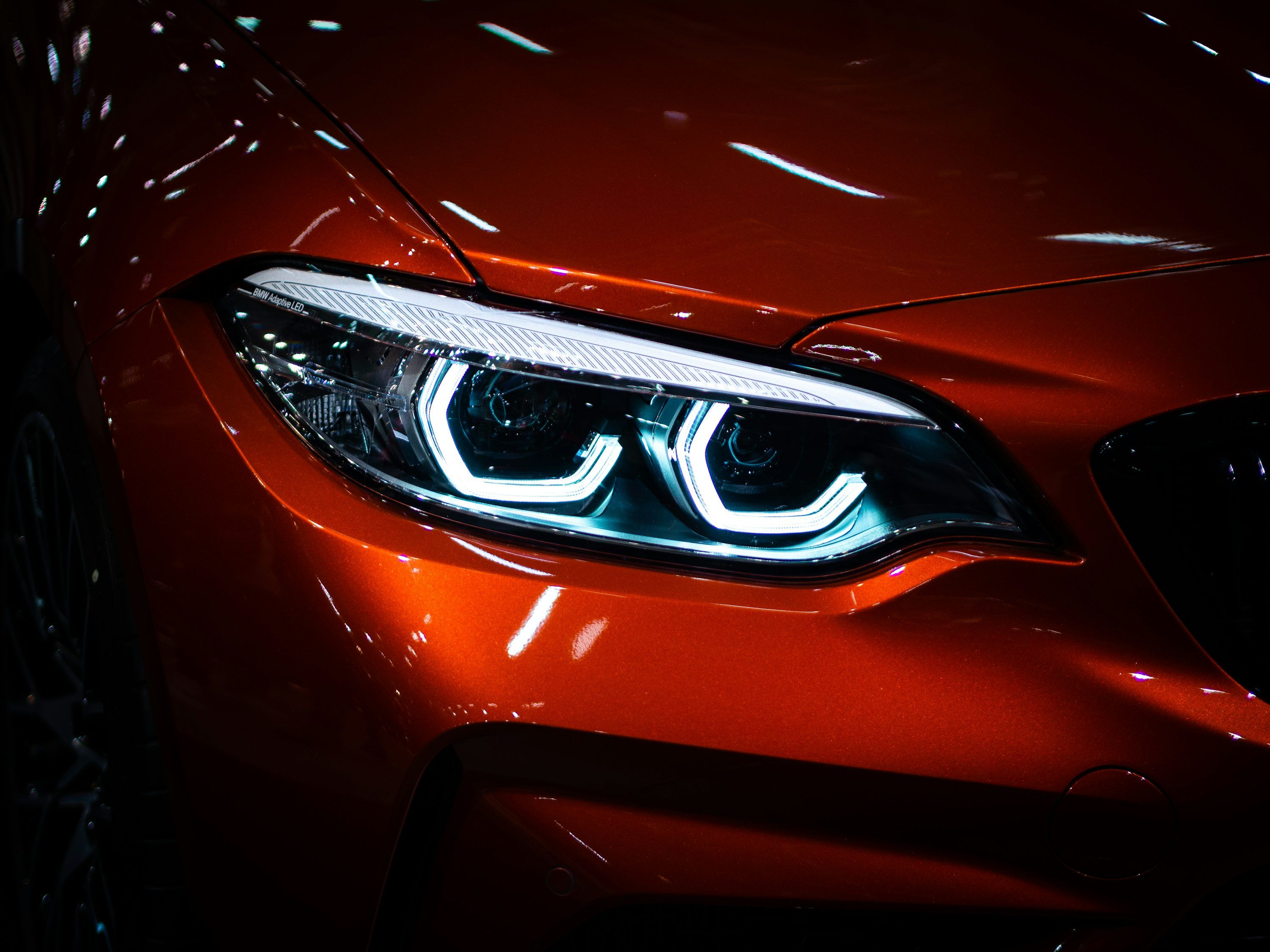 3000x2250 Vehicle headlight photo