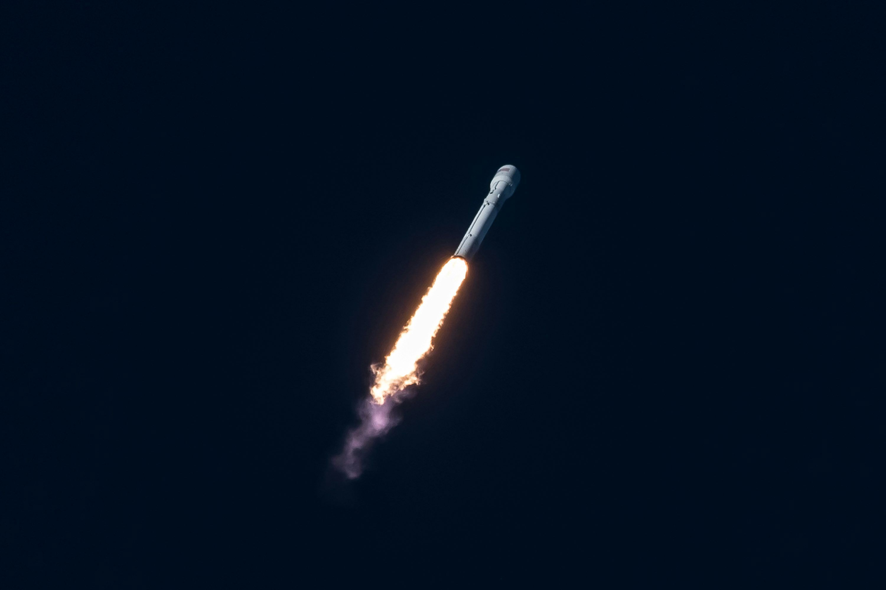 3000x2000 Spacecraft flying photo