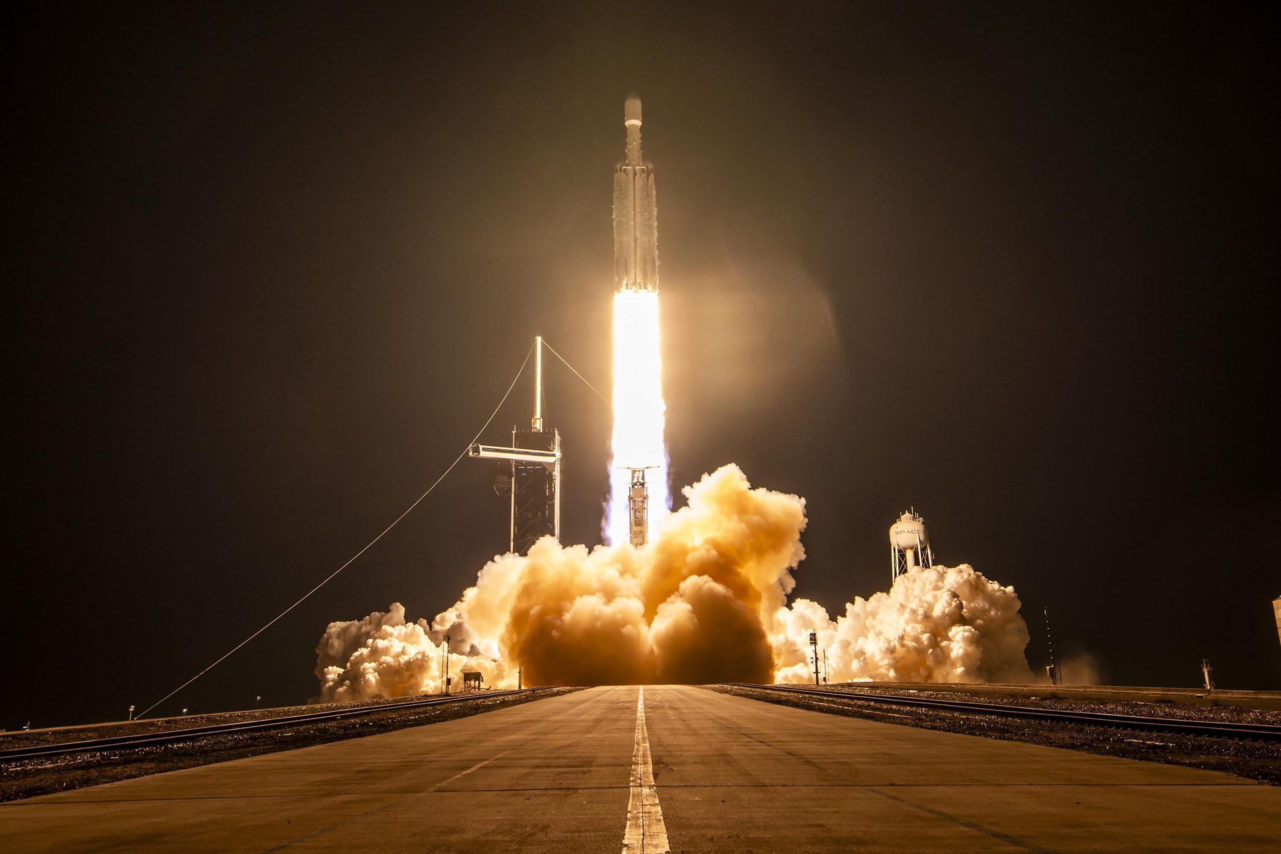 2560x1707 SpaceX launches two rockets—three hours apart—to close out a record year