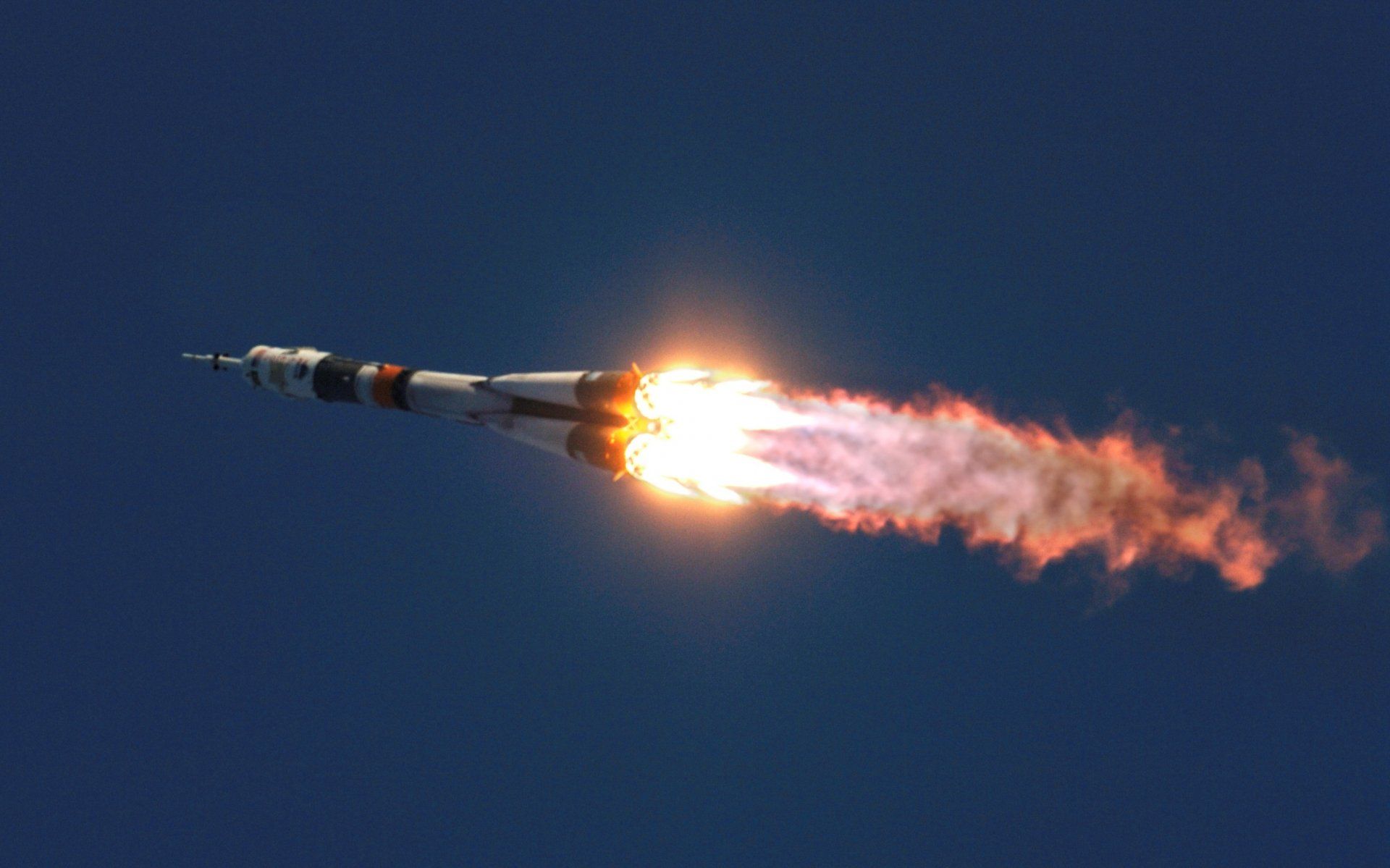 1920x1199 Rocket Launch HD Wallpaperx2075