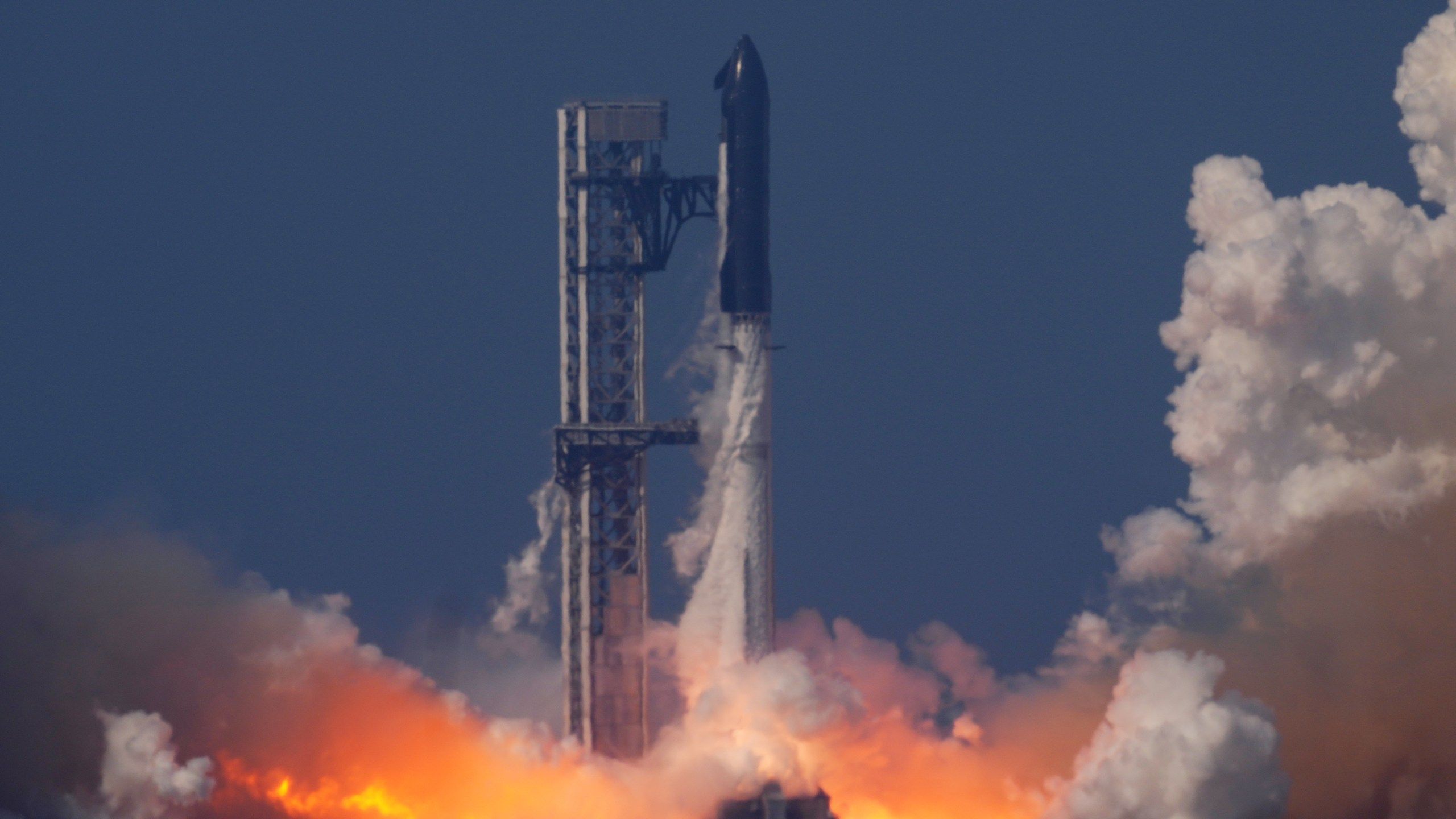 2560x1440 SpaceX Launches Its Biggest, Most Beefed Up Starship Yet On A Test Flight