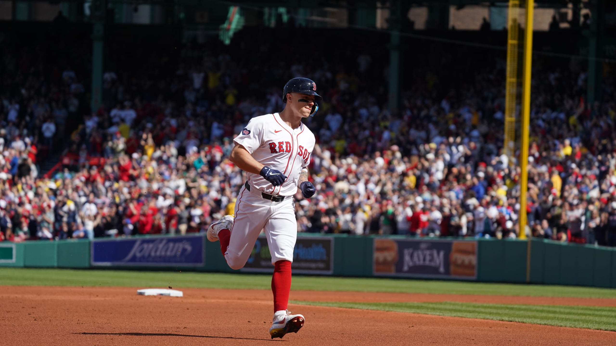 2560x1440 Mookie Who? Tyler O'Neill Is the Hottest Hitter in Baseball