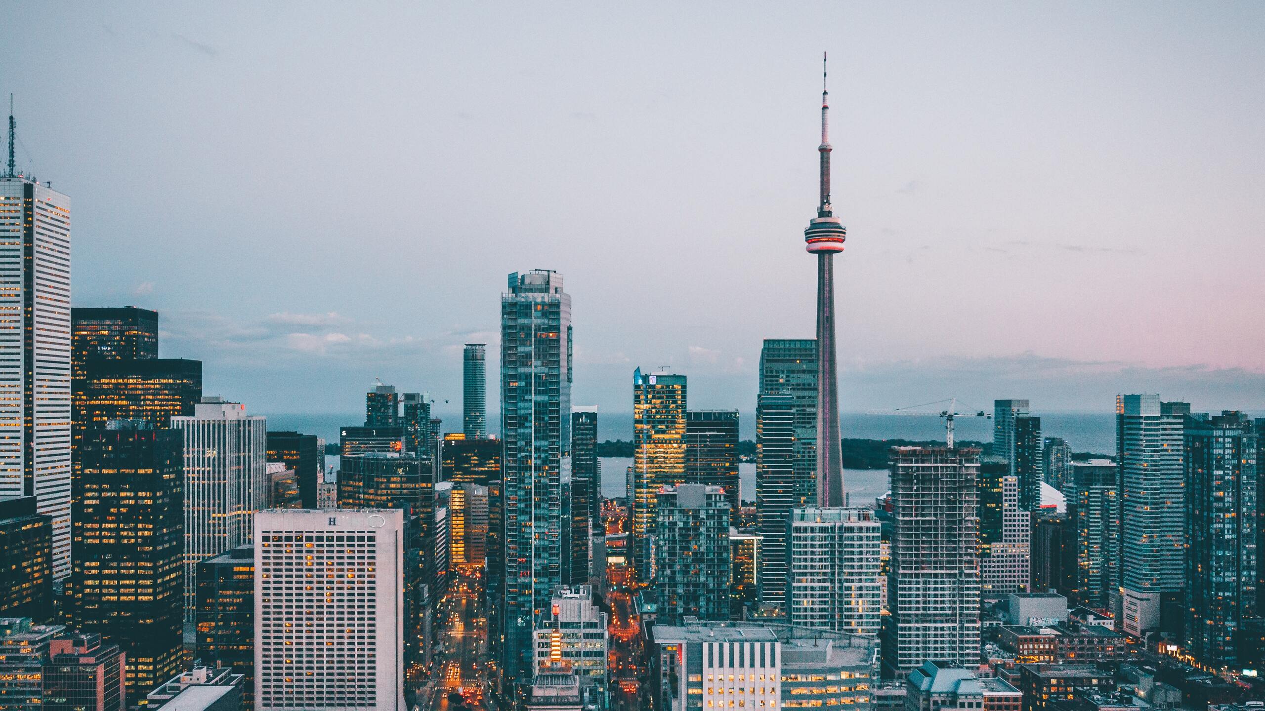 2560x1440 Toronto Citylights Tallest Skyscraper Dusk Evening