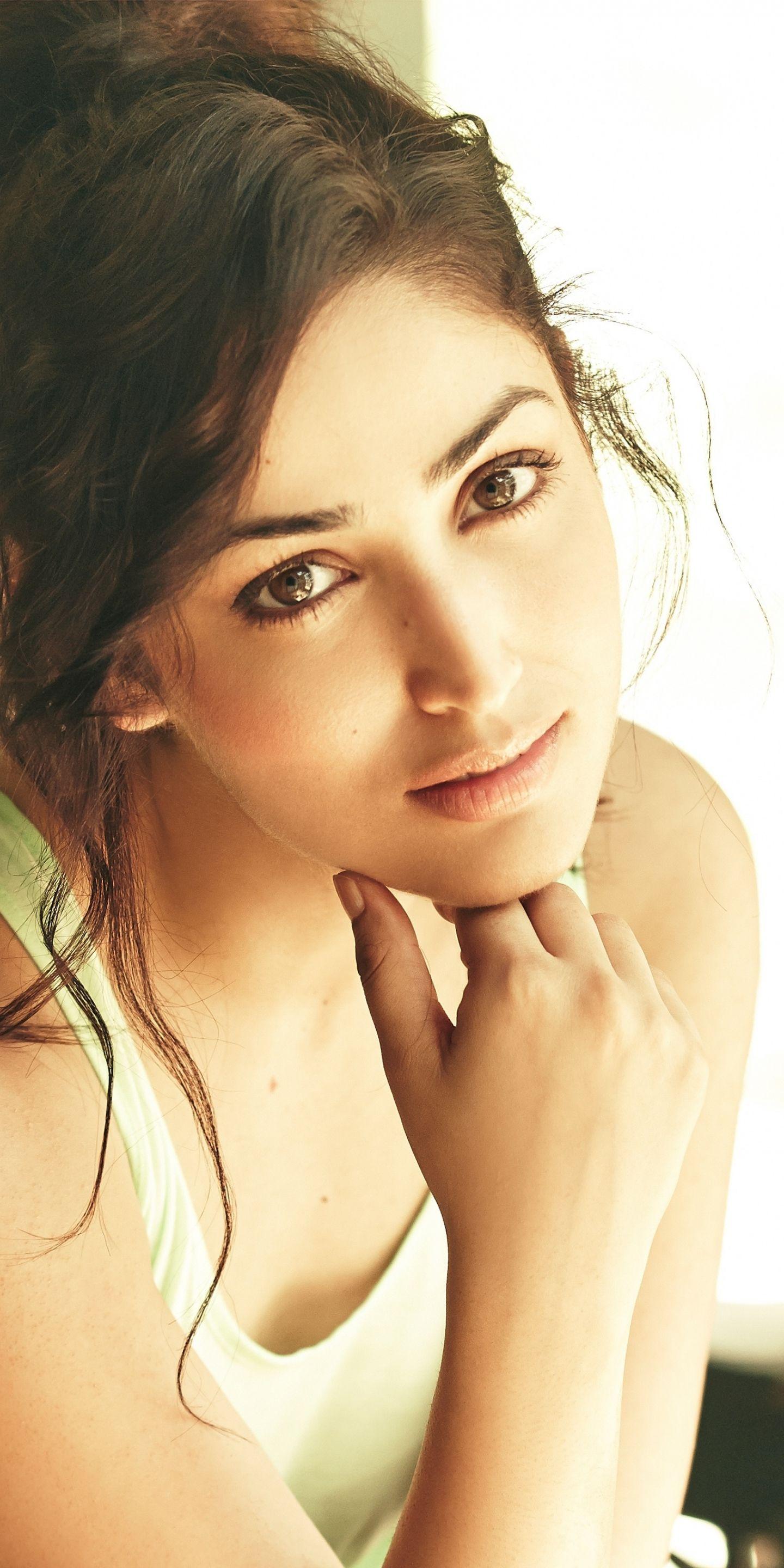 1440x2880 Download 1440x2880 wallpaper film actress, yami gautam, bollywood