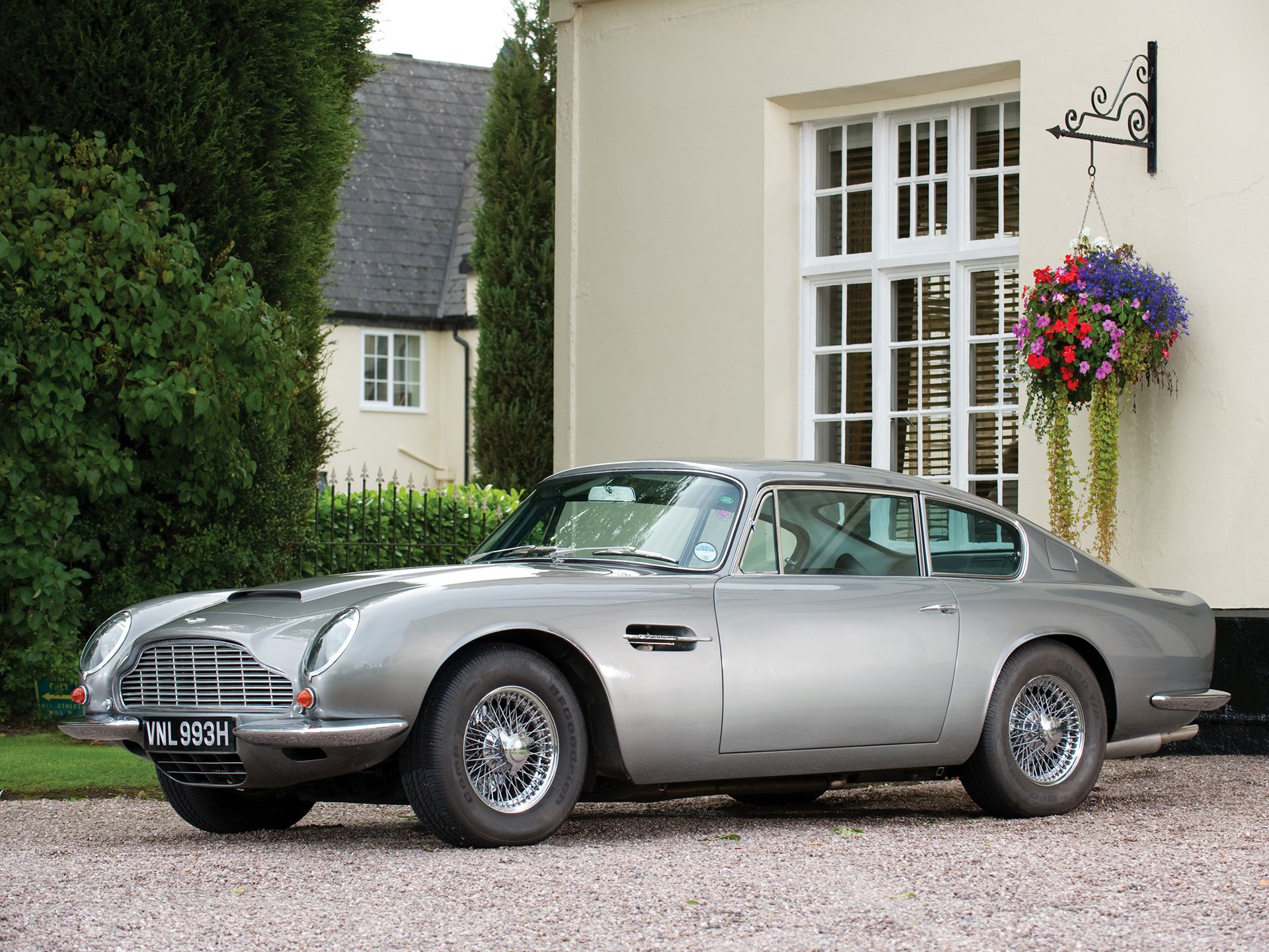 1920x1440 Aston Martin DB6 Wallpaper