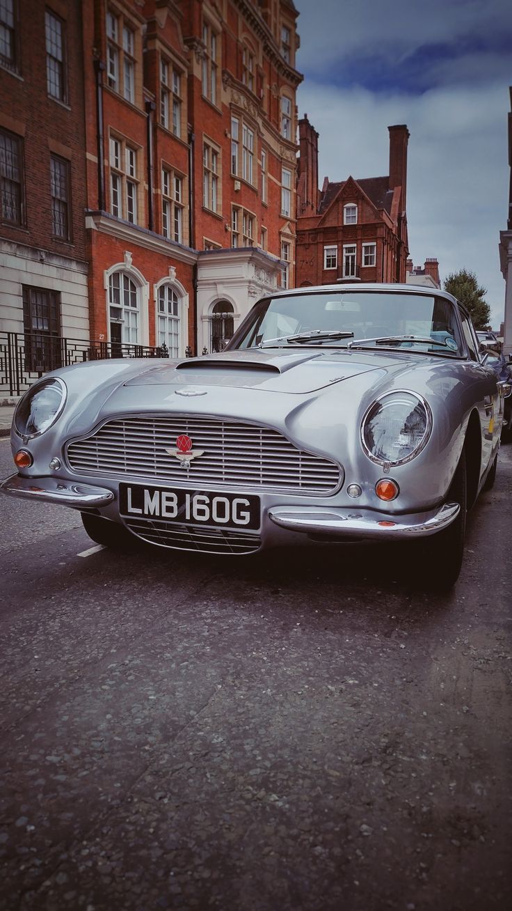736x1308 Aston Martin DB6 Wallpaper