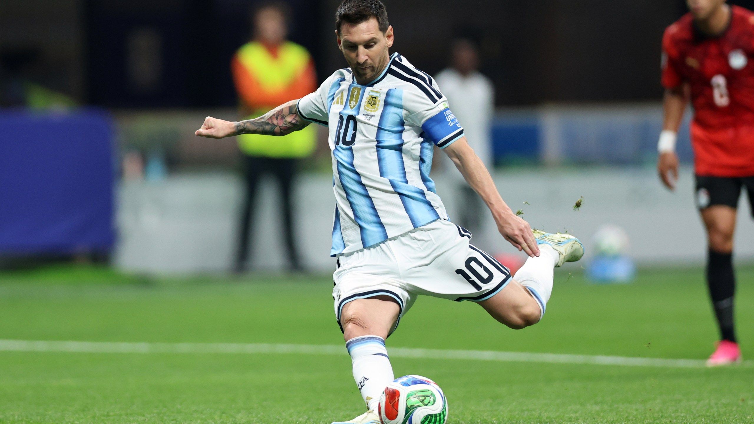 2560x1440 Lionel Messi scores his eighth goal of this year's World Cup, takes lead in Golden Boot race