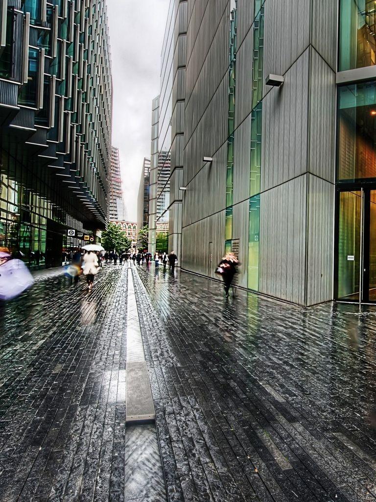 768x1024 Free download London Street Rainy Weather iPad Wallpaper Download