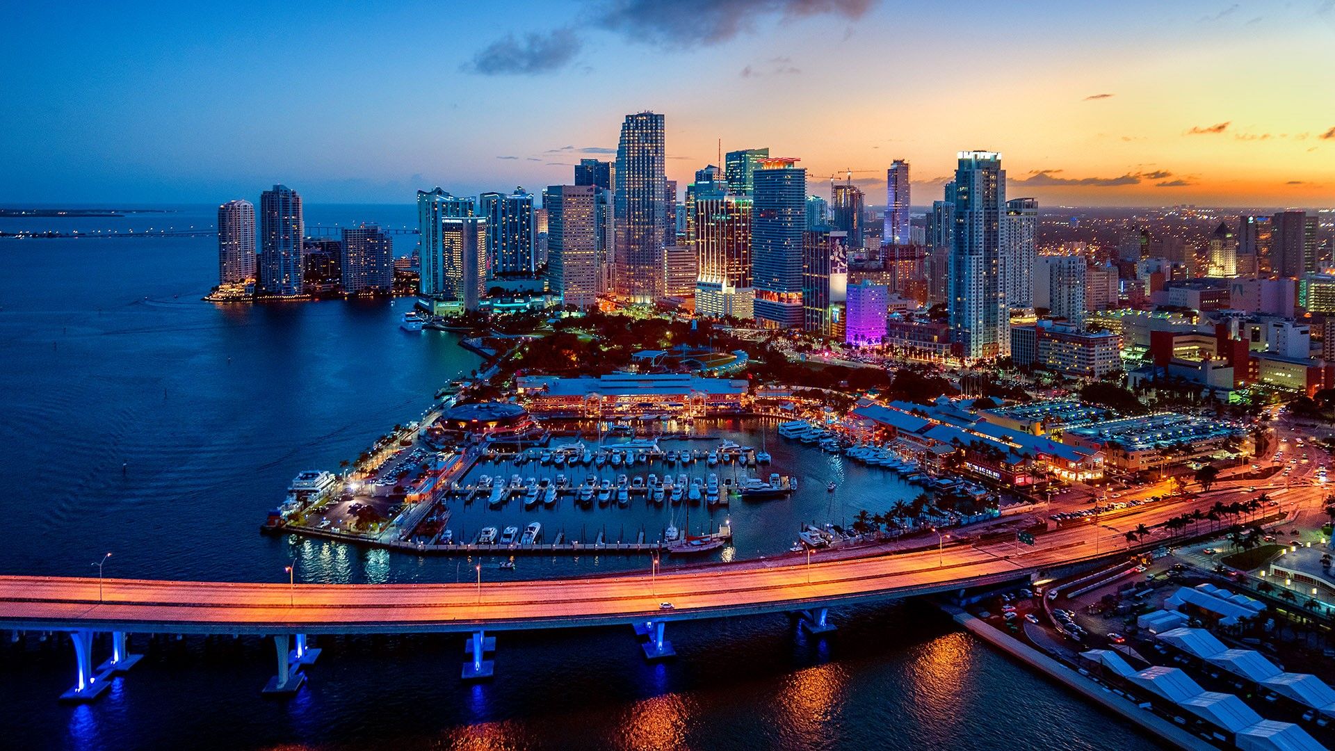 1920x1080 View across Bayside Marketplace and Port Boulevard, Downtown Miami, Florida, USA. Windows Spotlight Image