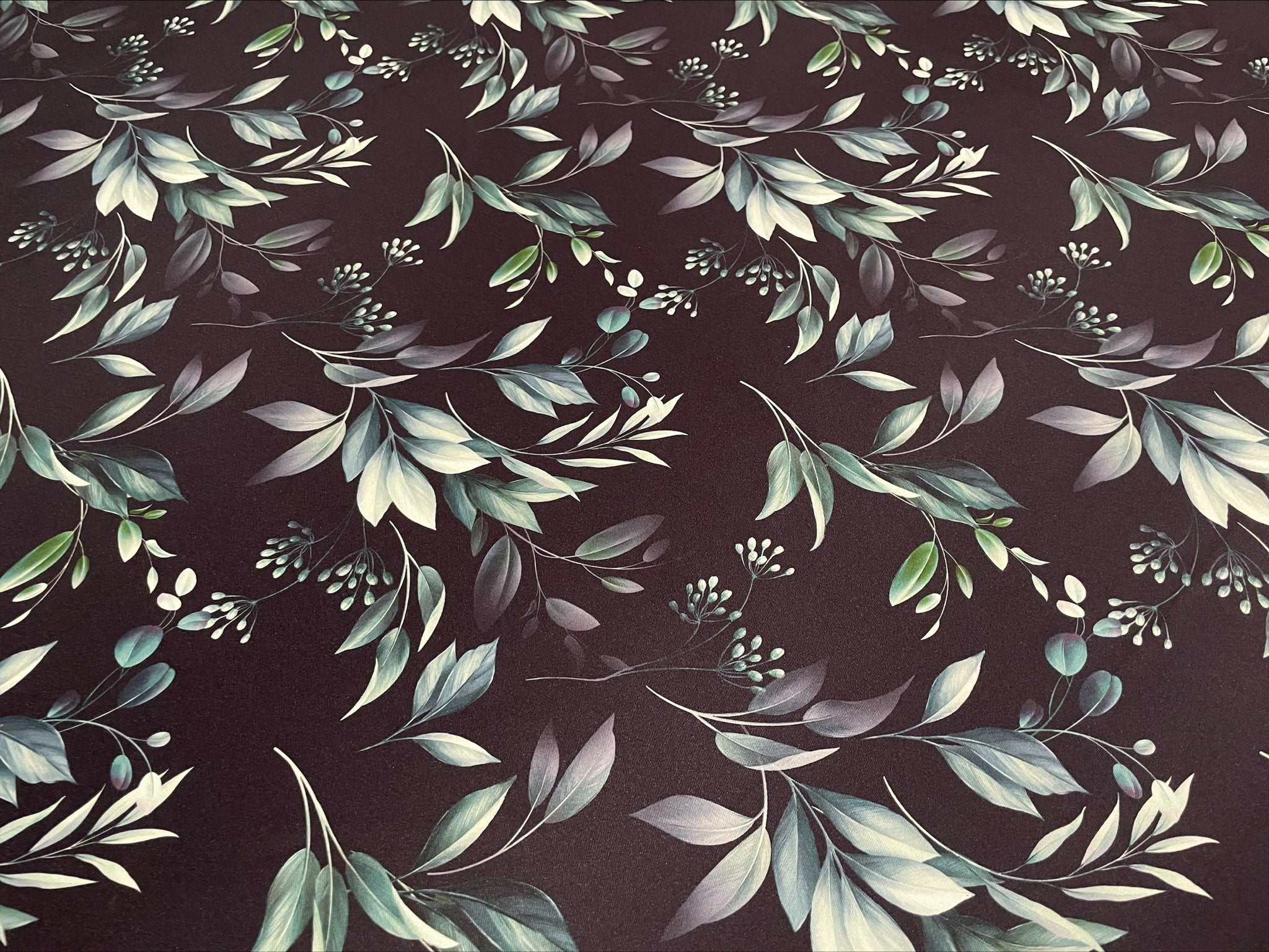 2048x1536 Bayside Leaf (Poly Print) Table Linen In Green Black, 108 Round