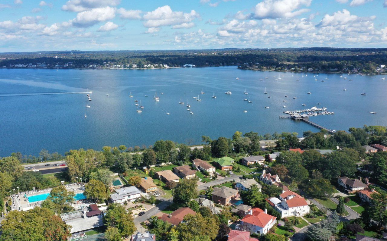 1280x800 Bayside. Neighborhood Guide. Sell with Team AE