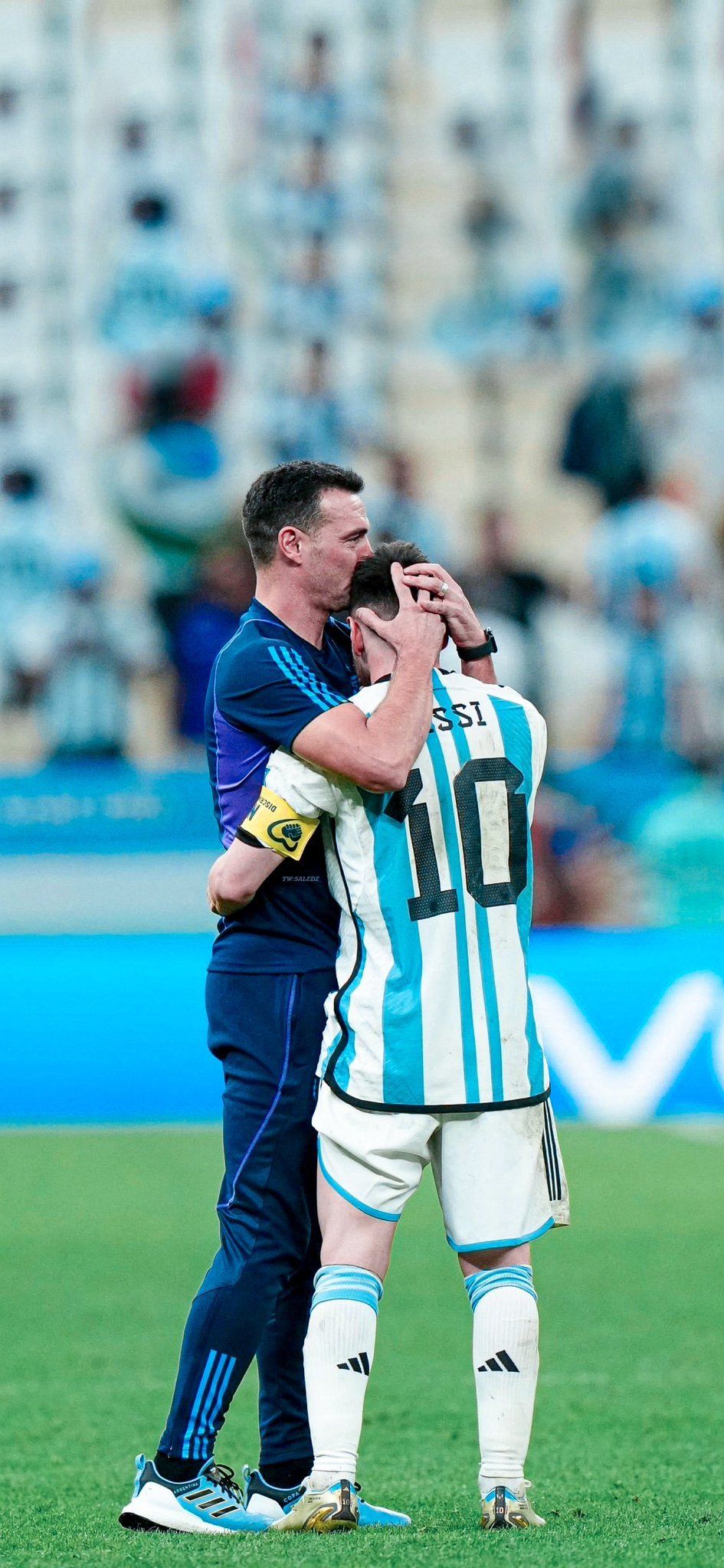 945x2047 Free Download 4K & HD Messi Wallpaper for iPhone & Android Phones (FIFA World Cup Qatar 2022 Argentina vs Netherlands)