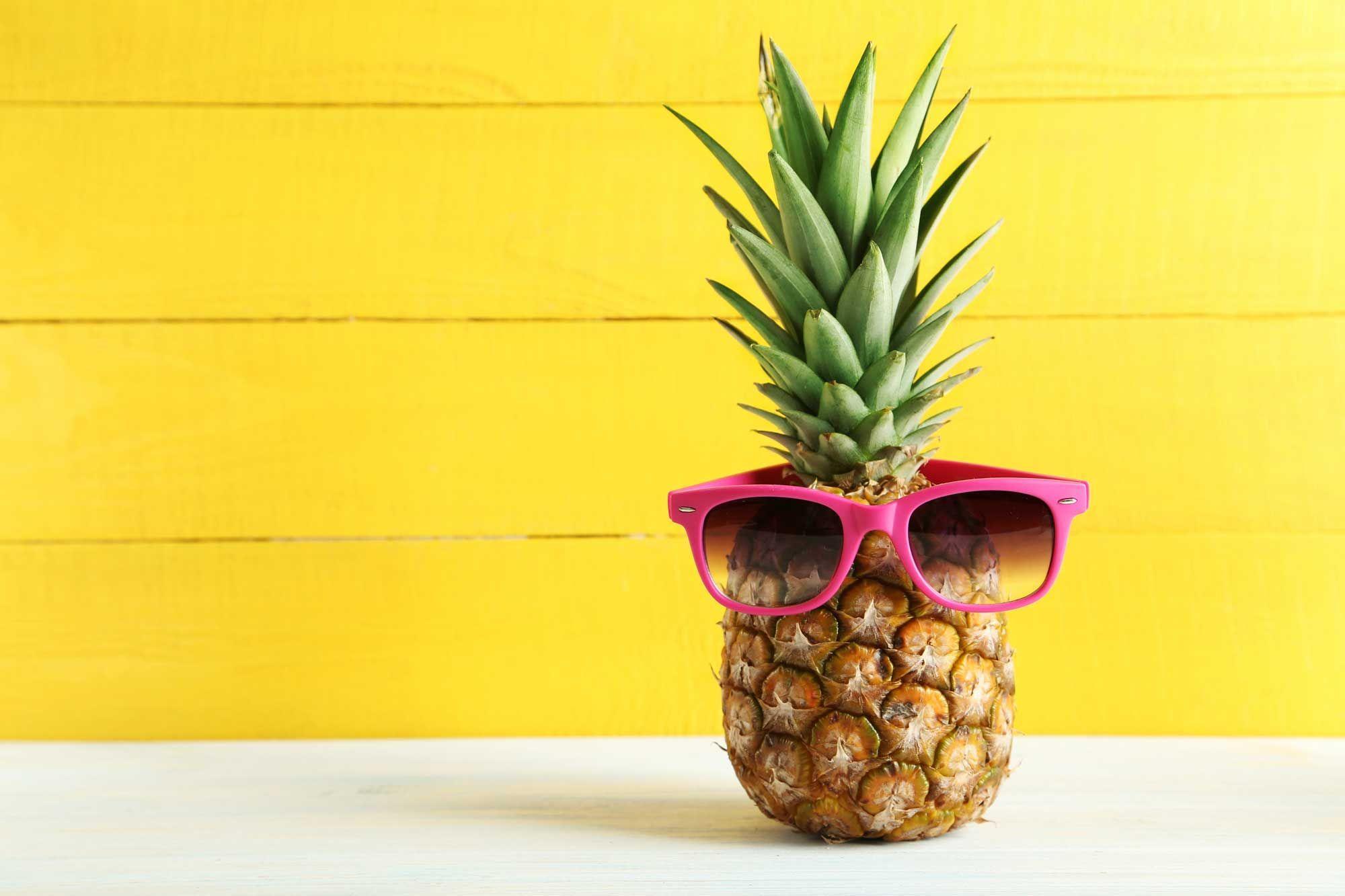 2000x1333 Pineapples Sunglasses Wallpaper