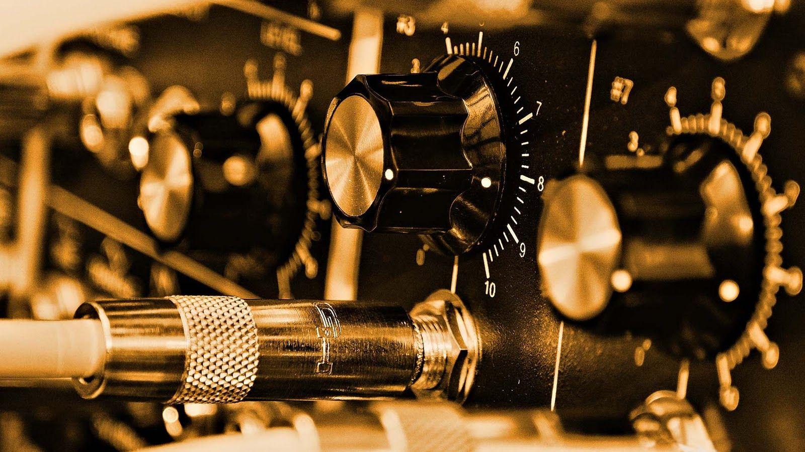 1600x900 Guitar Amp Wallpaper