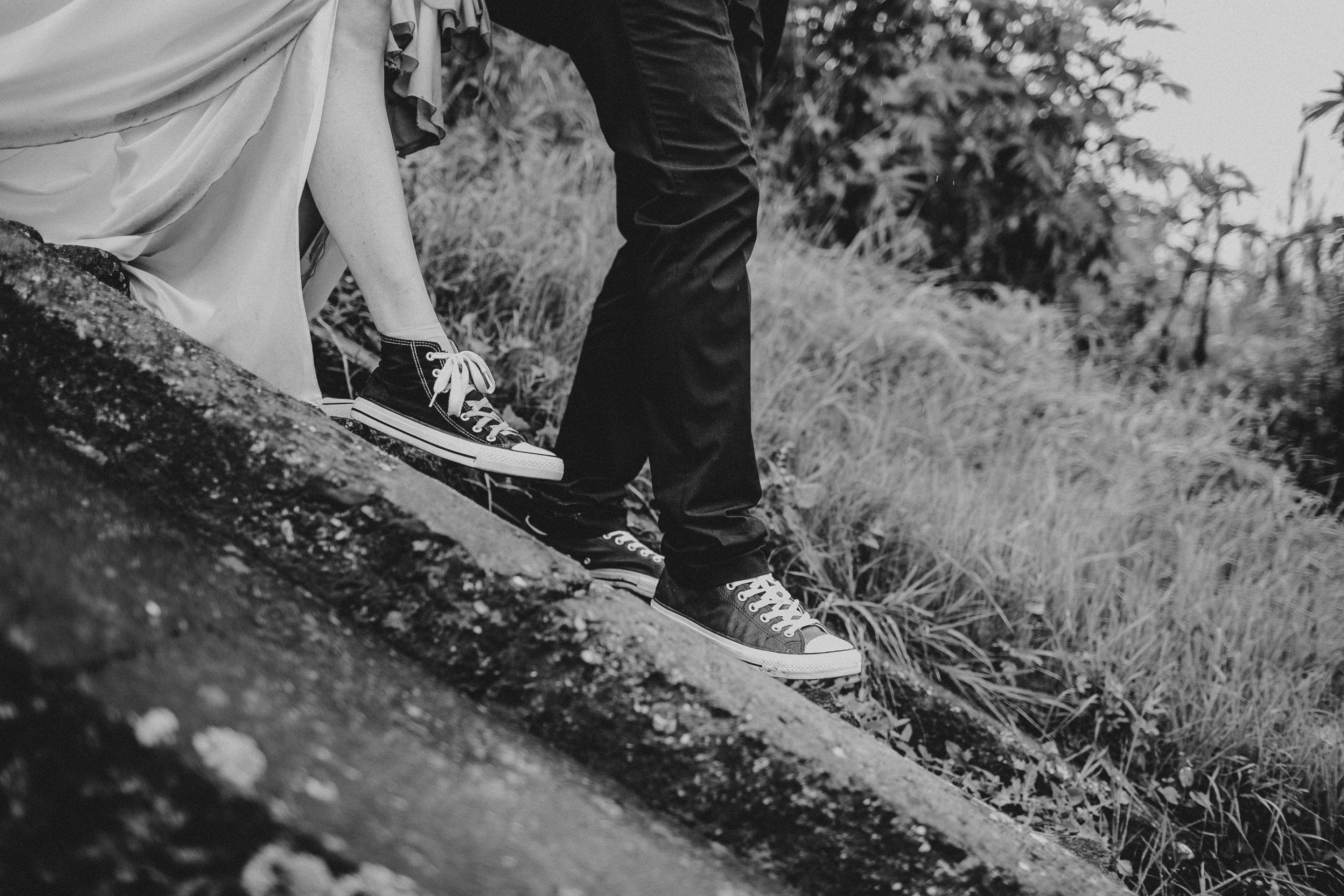 3840x2560 black and white shot of bride and groom wearing converse shoes