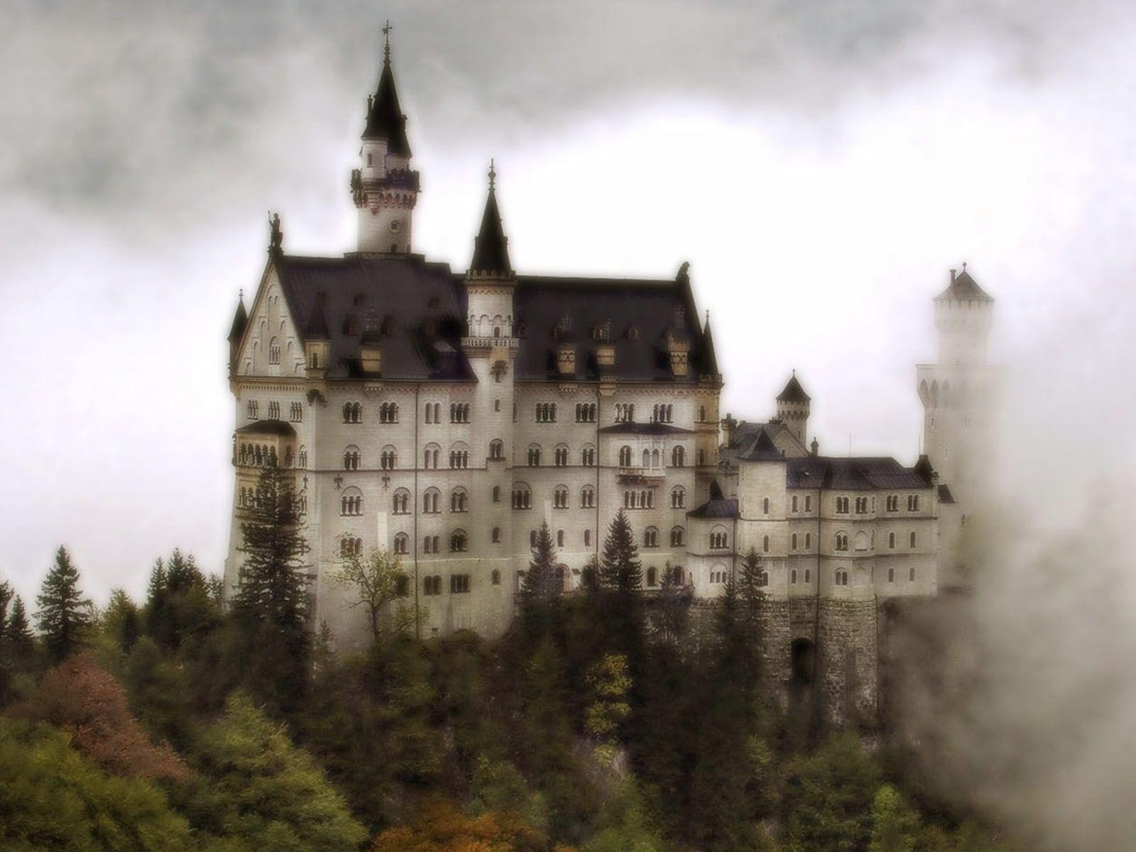 1600x1200 Free download Neuschwanstein Castle Wallpaper [1600x1200]