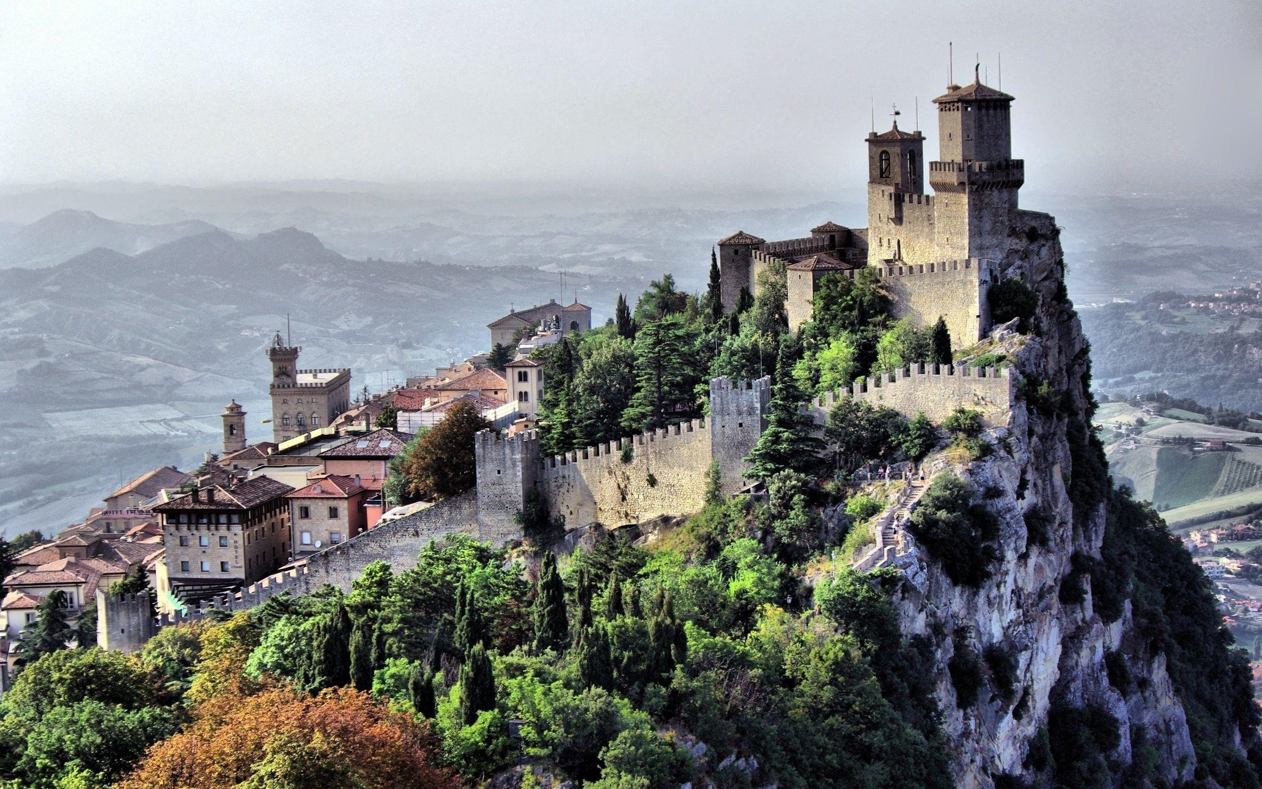 2560x1600 San Marino Wallpaper