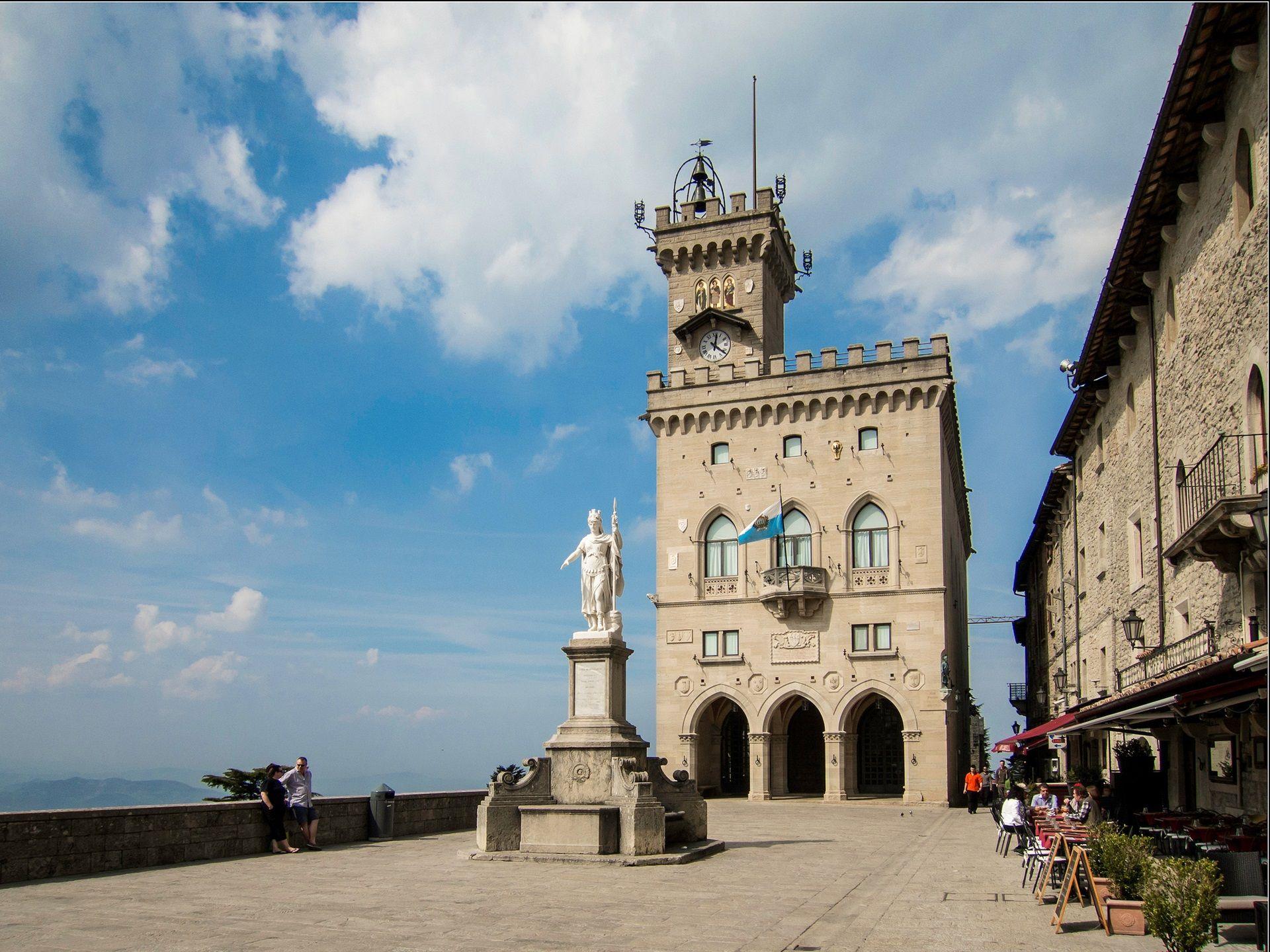1920x1440 Wallpaper San Marino, city, monument, castle, blue sky 1920x1440