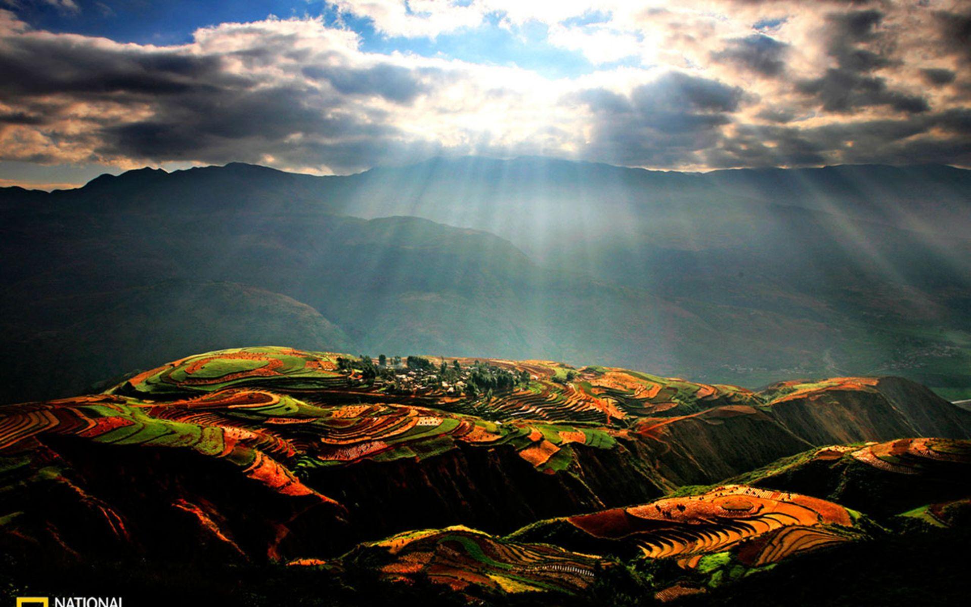 1920x1200 Free download National Geographic Desk [1920x1200]