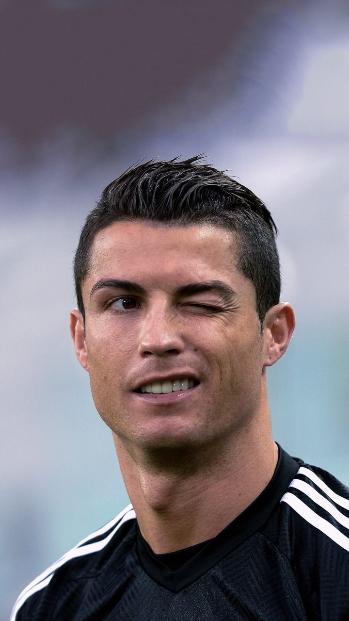 720x1280 Ronaldo Smile Wallpaper
