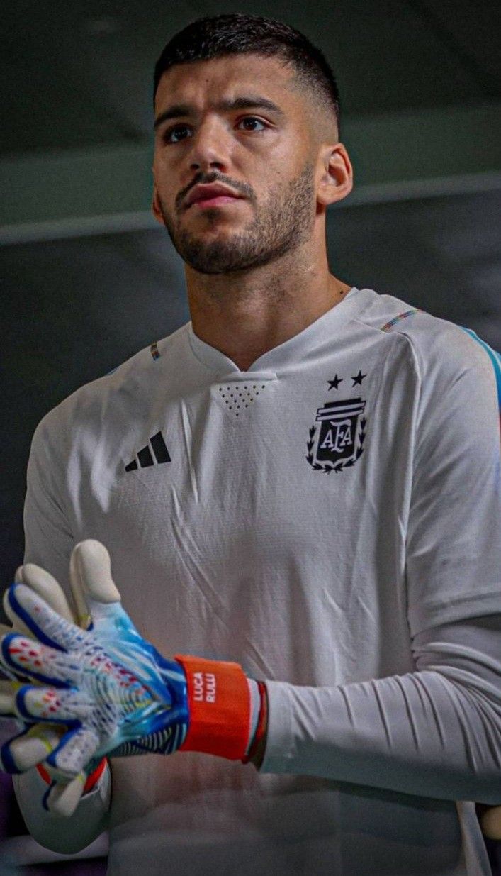 707x1235 Geronimo Rulli
