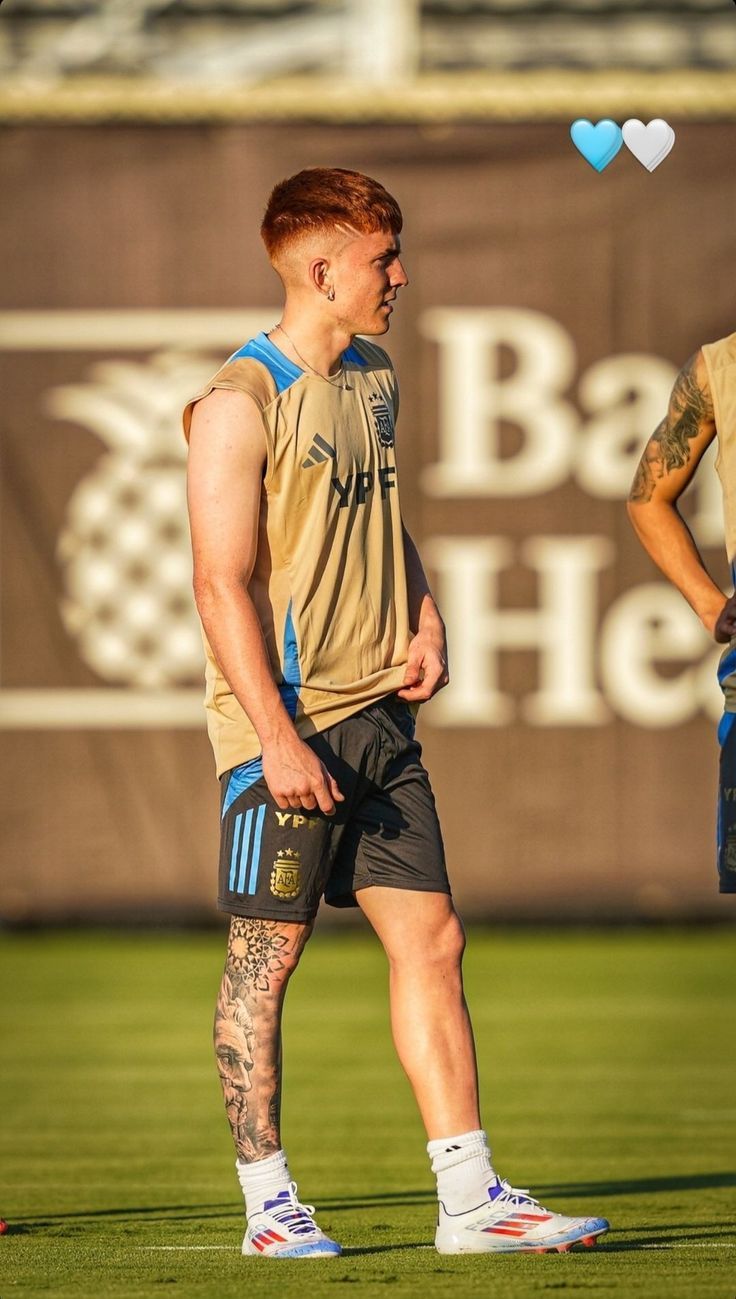 736x1299 Valentin Barco