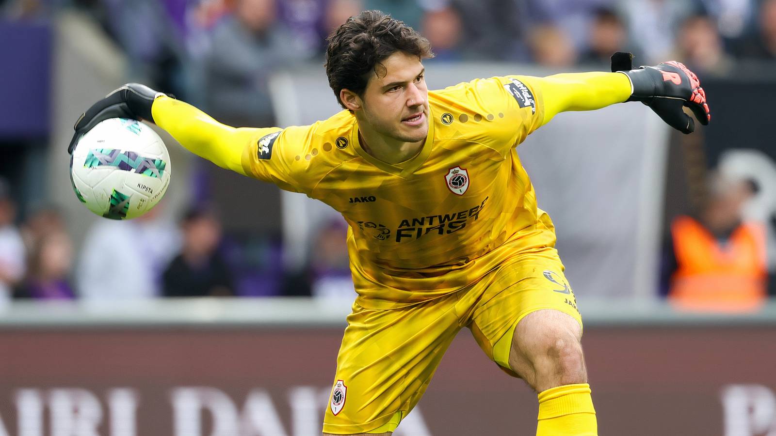 1600x900 Sky Sports: Man Utd Update Emerges on Senne Lammens Transfer After Deadline