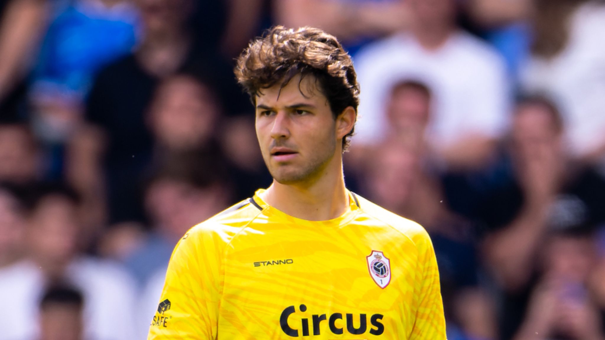 2048x1152 Senne Lammens transfer news: Man Utd in talks to sign Royal Antwerp goalkeeper in deal worth £17.3m