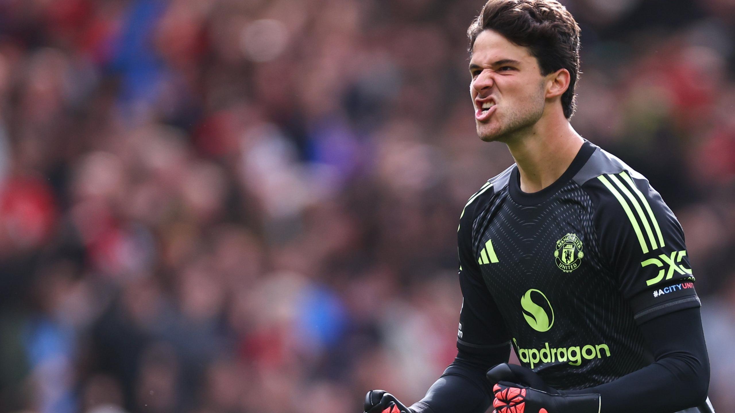 2560x1440 Senne Lammens: Man Utd goalkeeper on life at Old Trafford