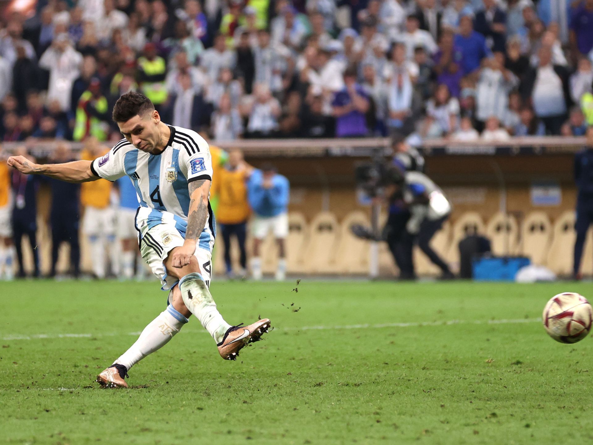 1920x1440 Who is Argentina's World Cup hero Gonzalo Montiel?