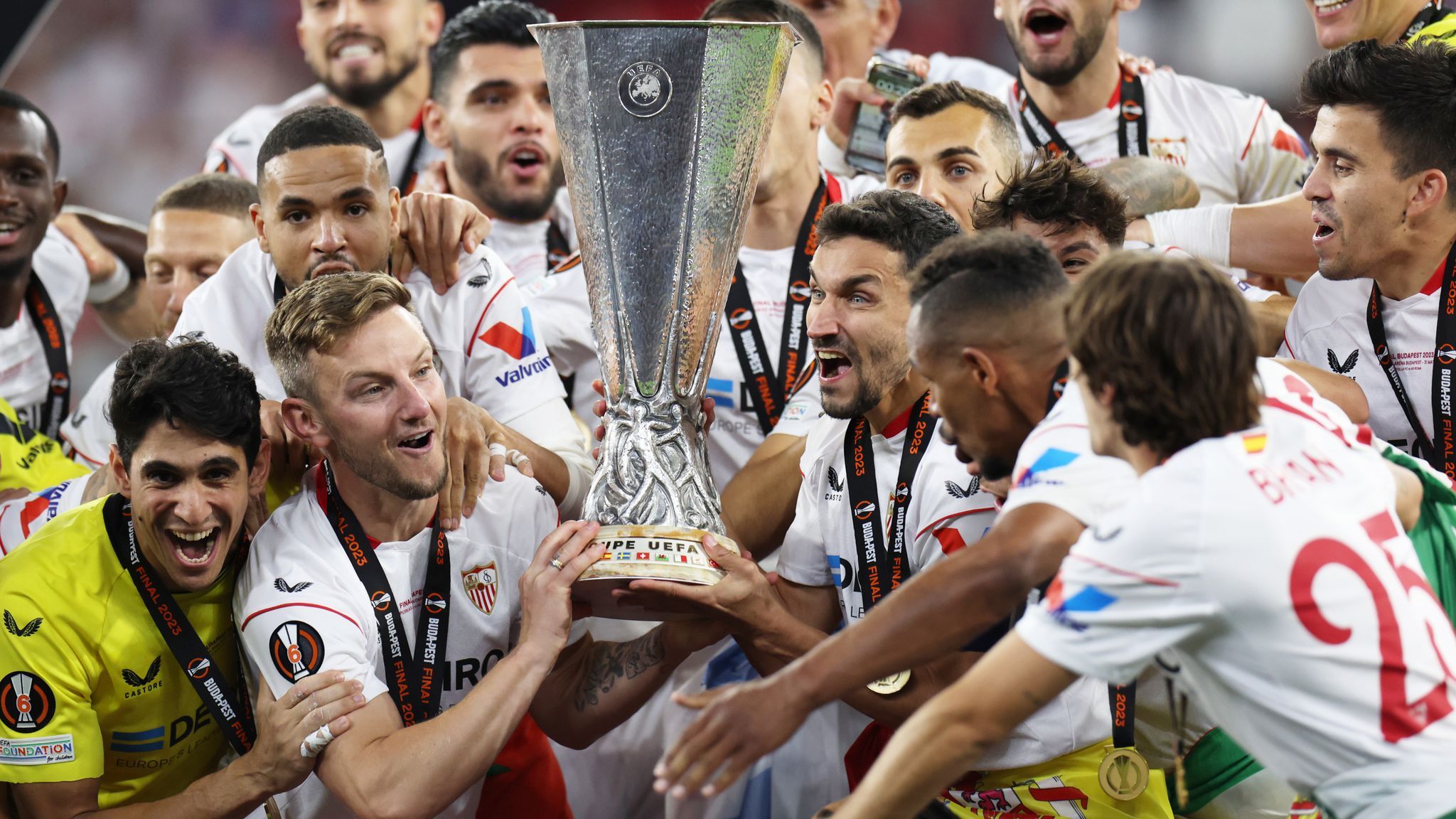 2048x1152 Sevilla 1 1 Roma (4 1 Pens): Gonzalo Montiel's Winning Spot Kick Earns Spanish Side Record Seventh Europa League Title
