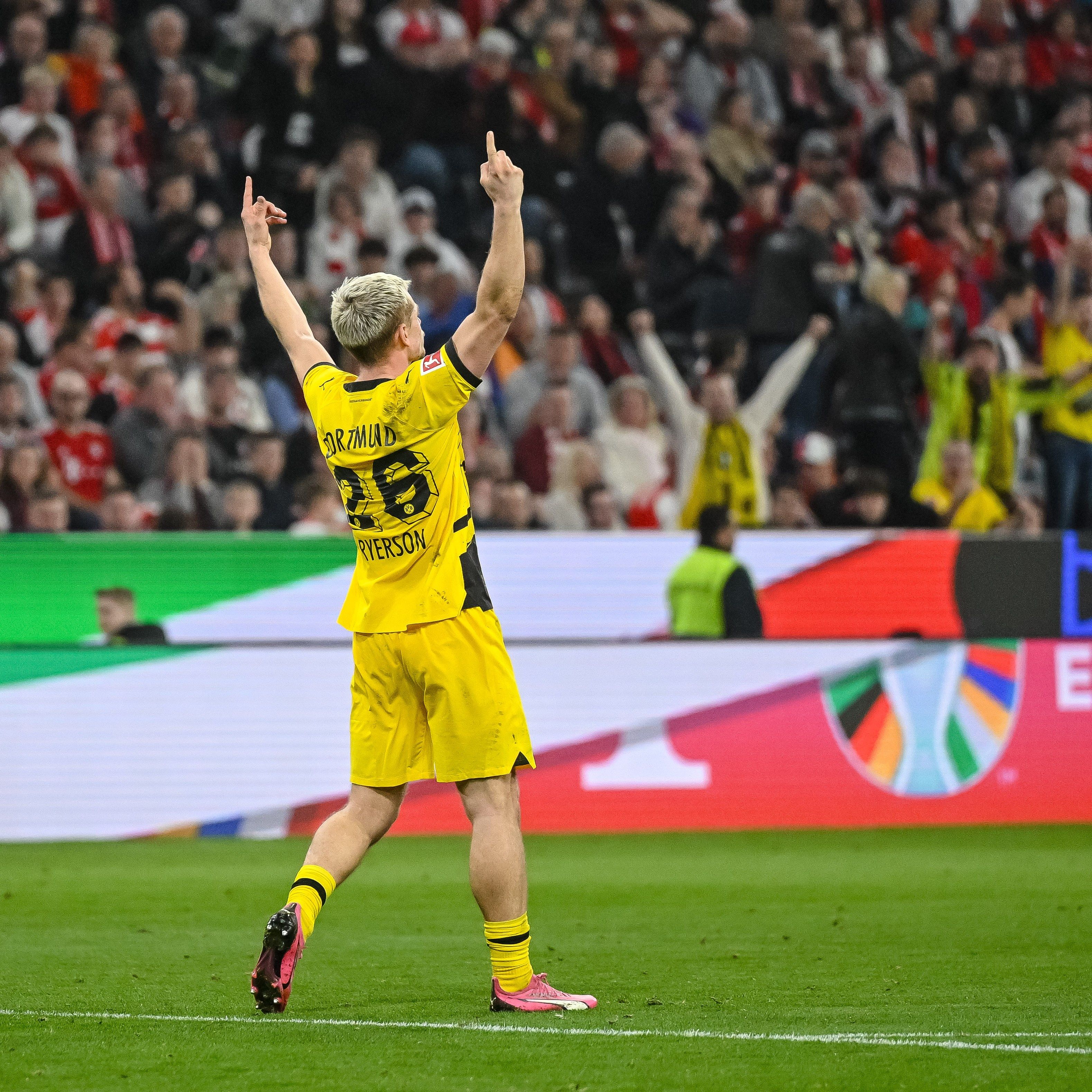 3158x3158 Julian Ryerson: Borussia Dortmund's Underappreciated Asset. Fear The Wall