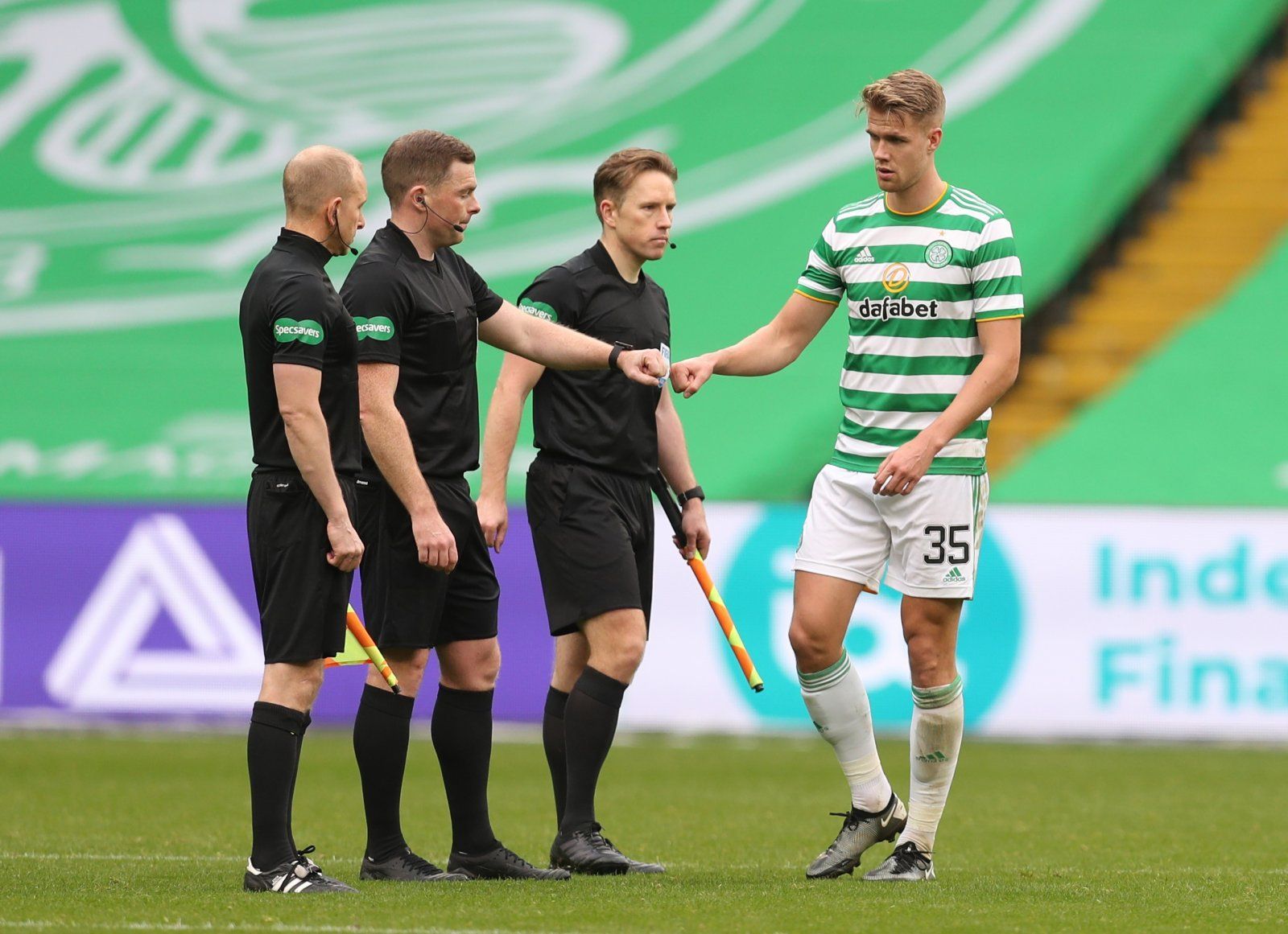 1600x1161 Kristoffer Ajer Footballer Background Wallpaper